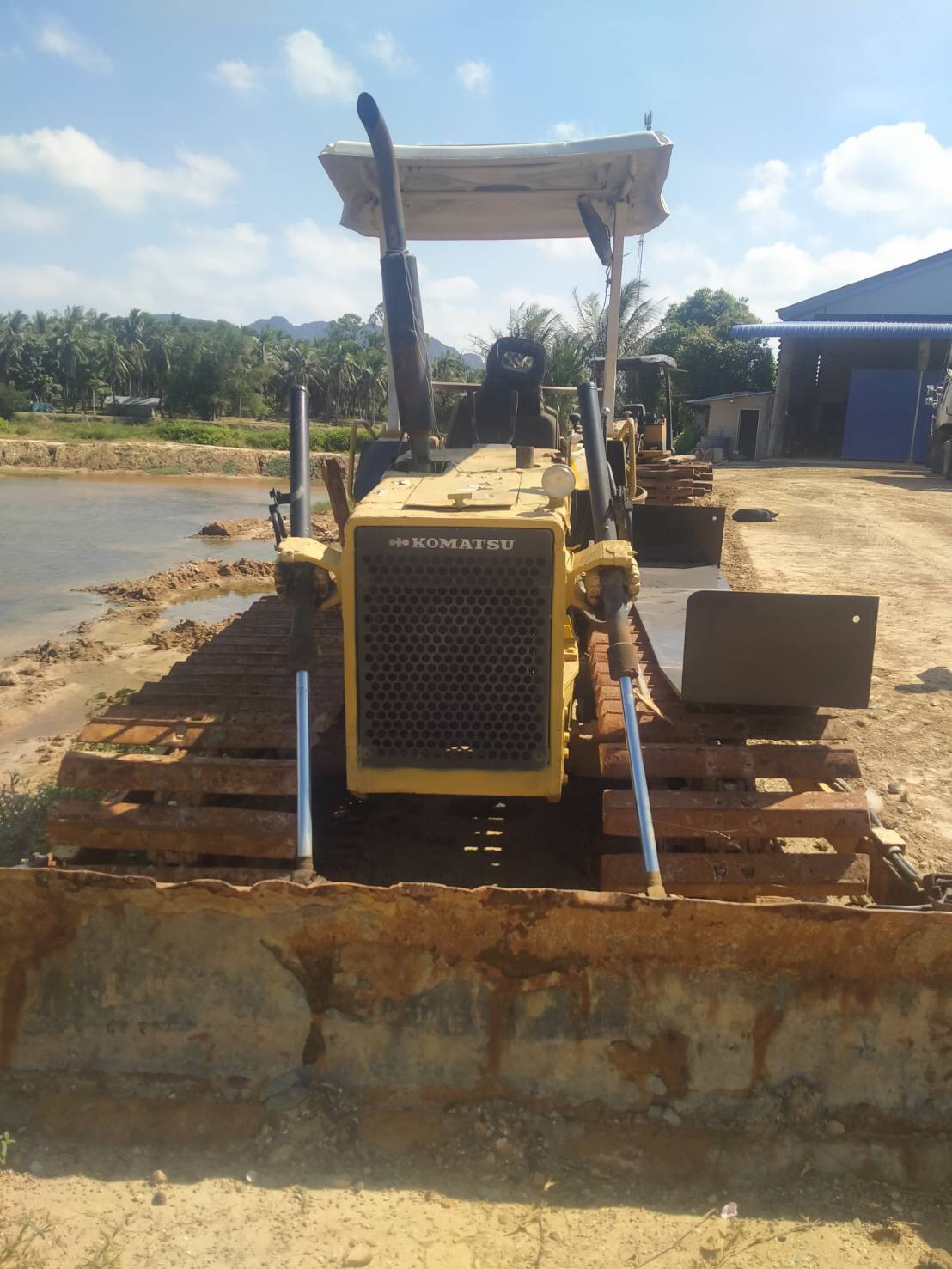 ขายด่วน เหมารถแทคเตอร์ 2คัน mitsu d20 ตีน1เมตร คู่komatsu d20 ตีน80 เครื่องติดใช้งานได้ 2 คัน เพียง ขายด่วน เหมารถแทคเตอร์ 2คัน mitsu d20 ตีน1เมตร คู่komatsu d20 ตีน80 เครื่องติดใช้งานได้ 2 คัน เพียง