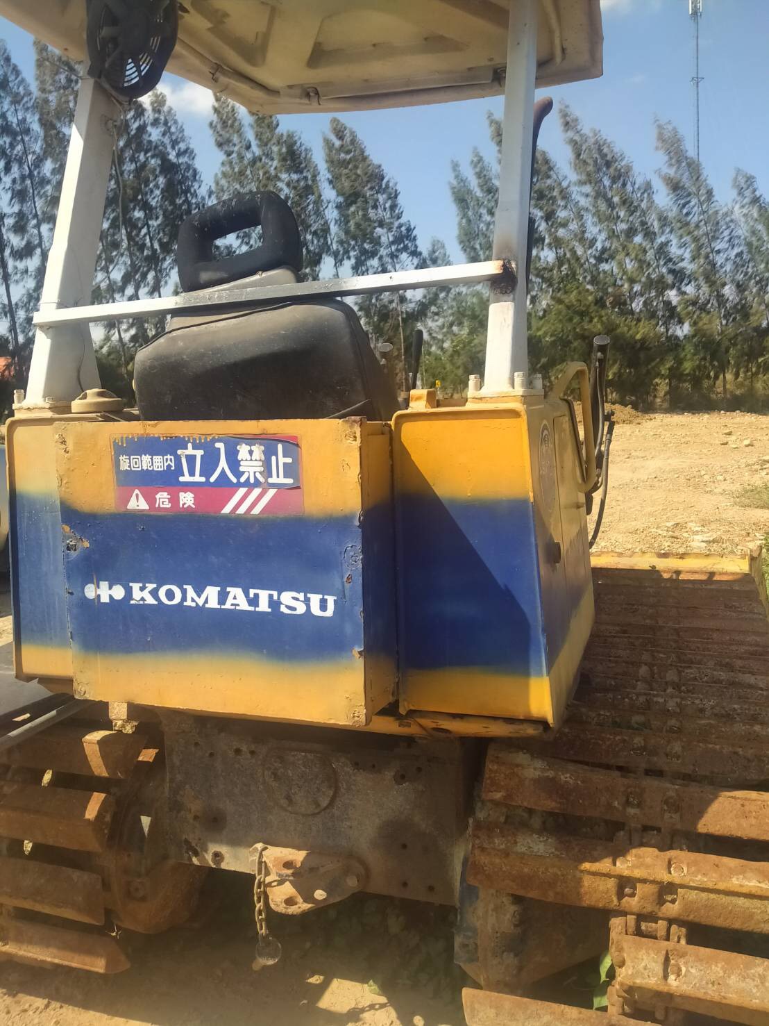 ขายด่วน เหมารถแทคเตอร์ 2คัน mitsu d20 ตีน1เมตร คู่komatsu d20 ตีน80 เครื่องติดใช้งานได้ 2 คัน เพียง 