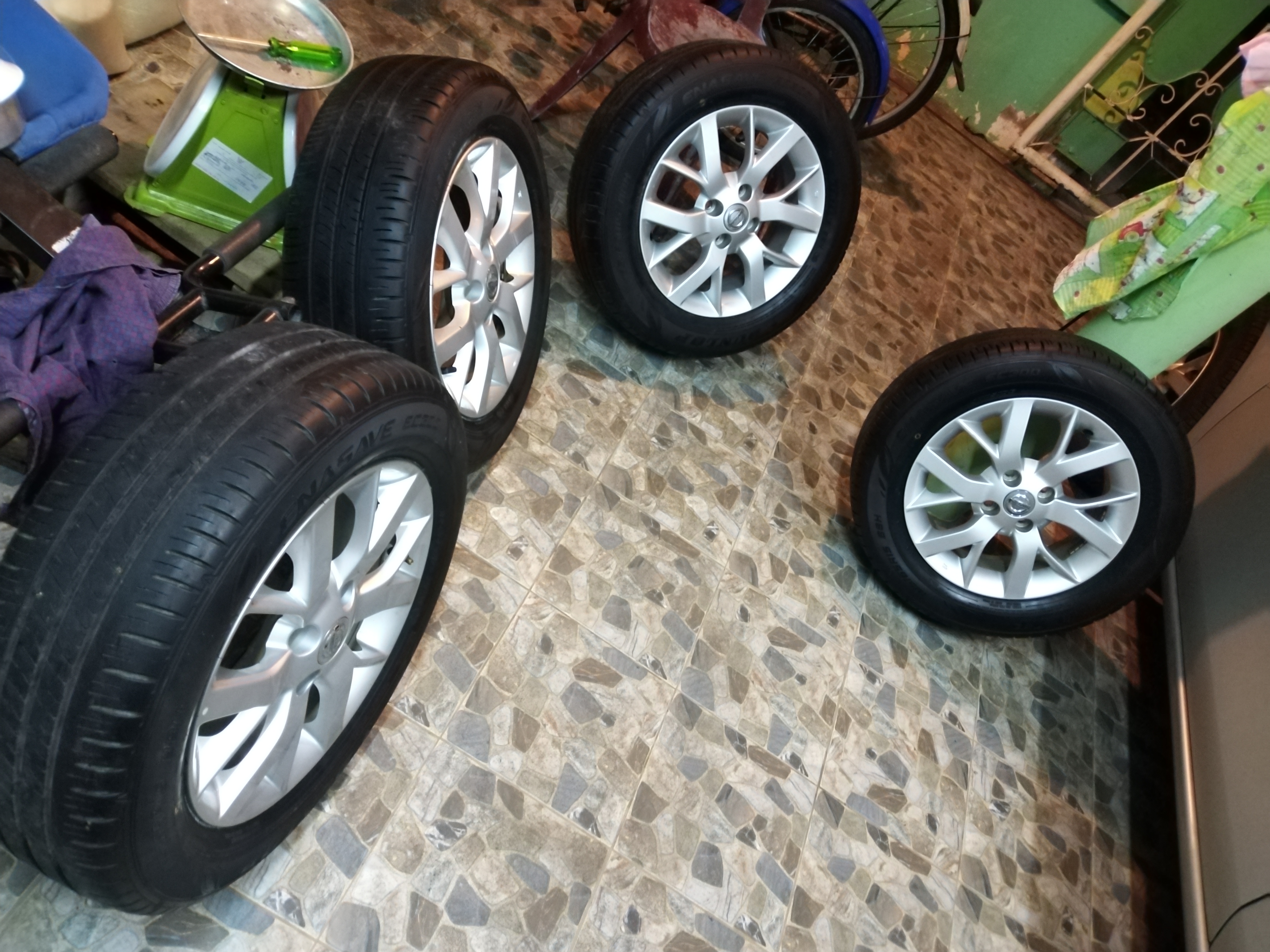 ล้อแม็กพร้อมยาง Almera , Note และ march