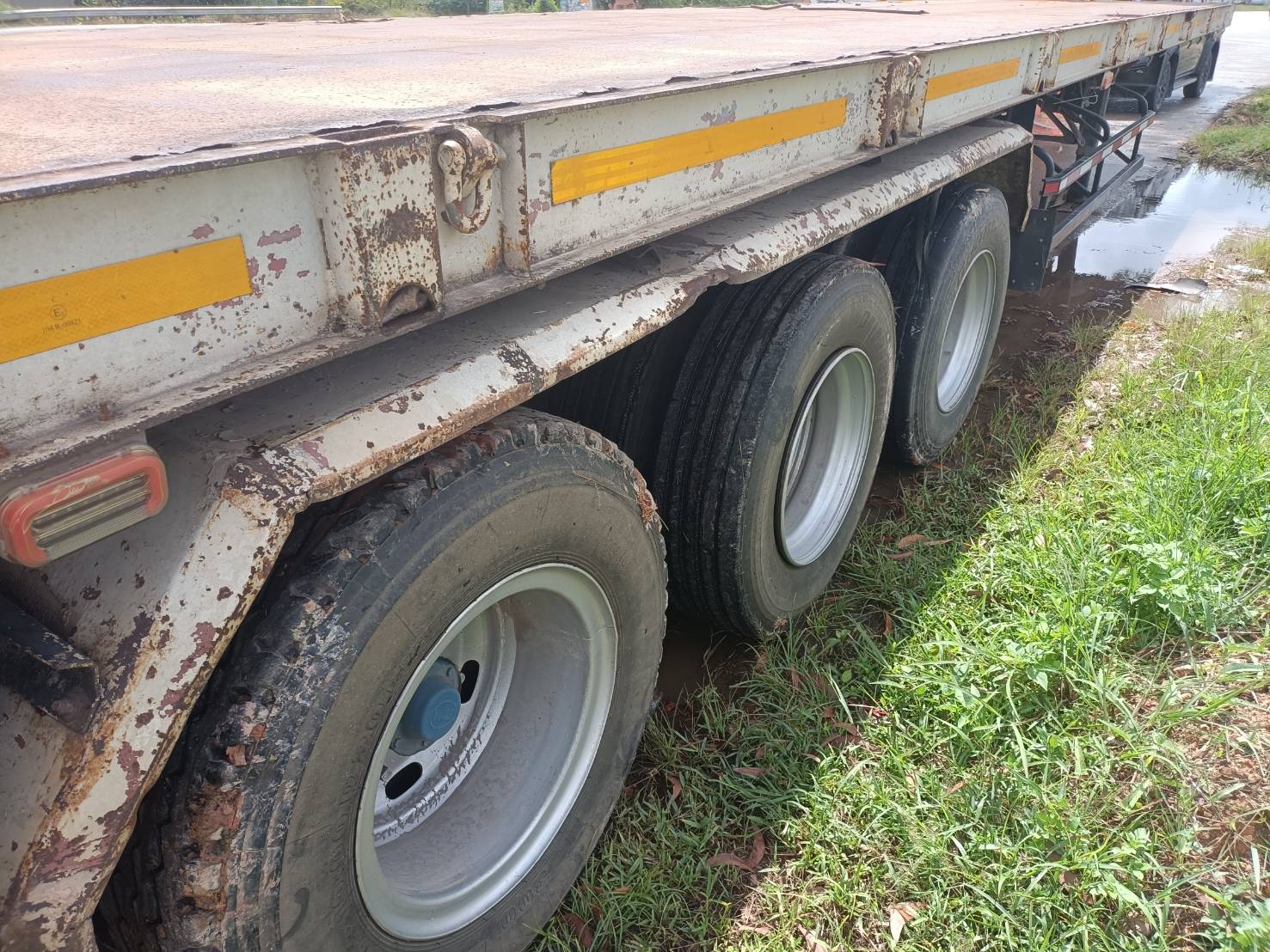 หางพื้นเรียบ สามมิตร ยาว 12 เมตร ปี2549