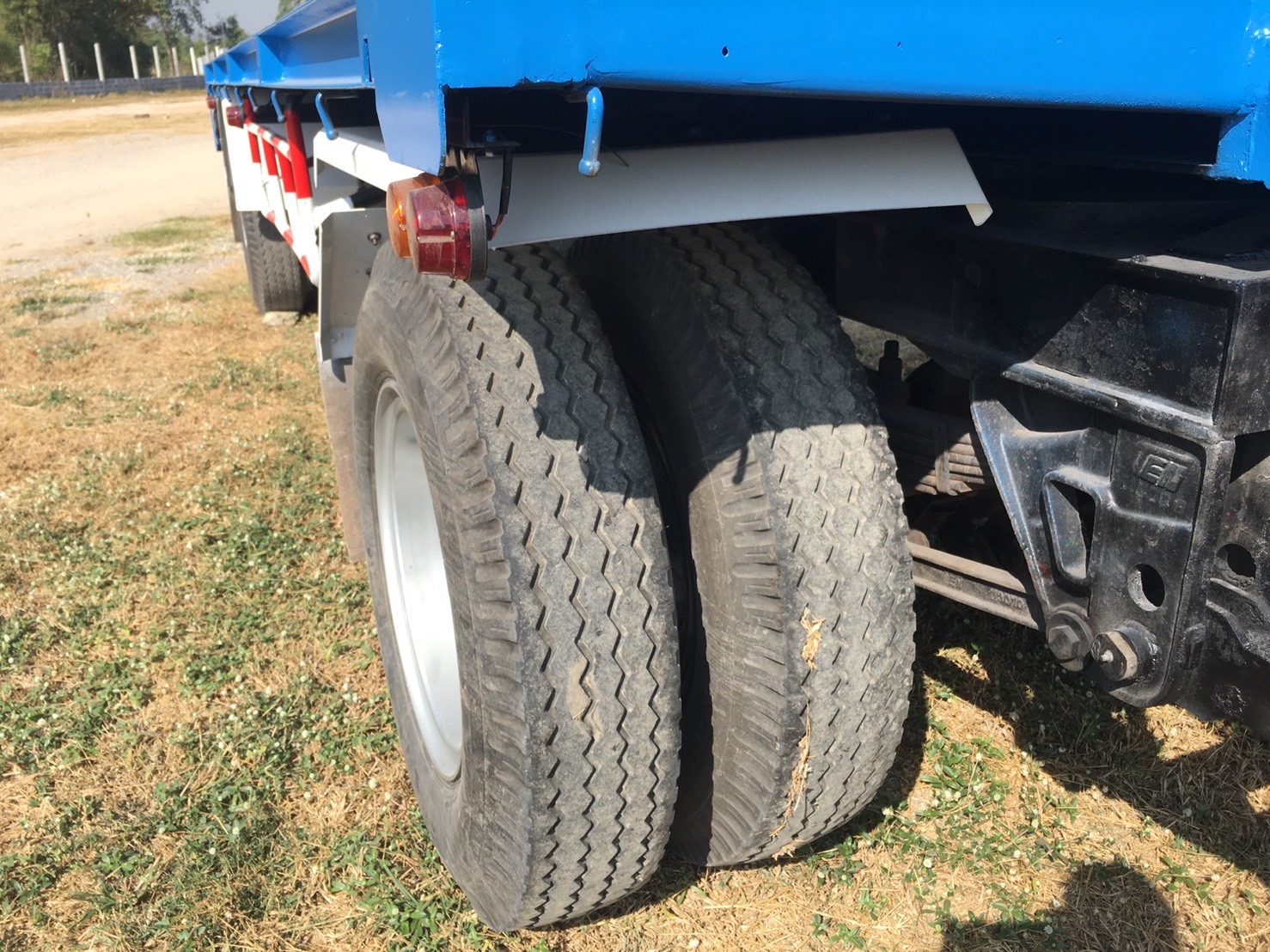 ลูกพ่วงพื้นเรียบ ปี2541 กระบะยาว 6.20 เมตร /ติดต่อคุณเพชร 097-2283388