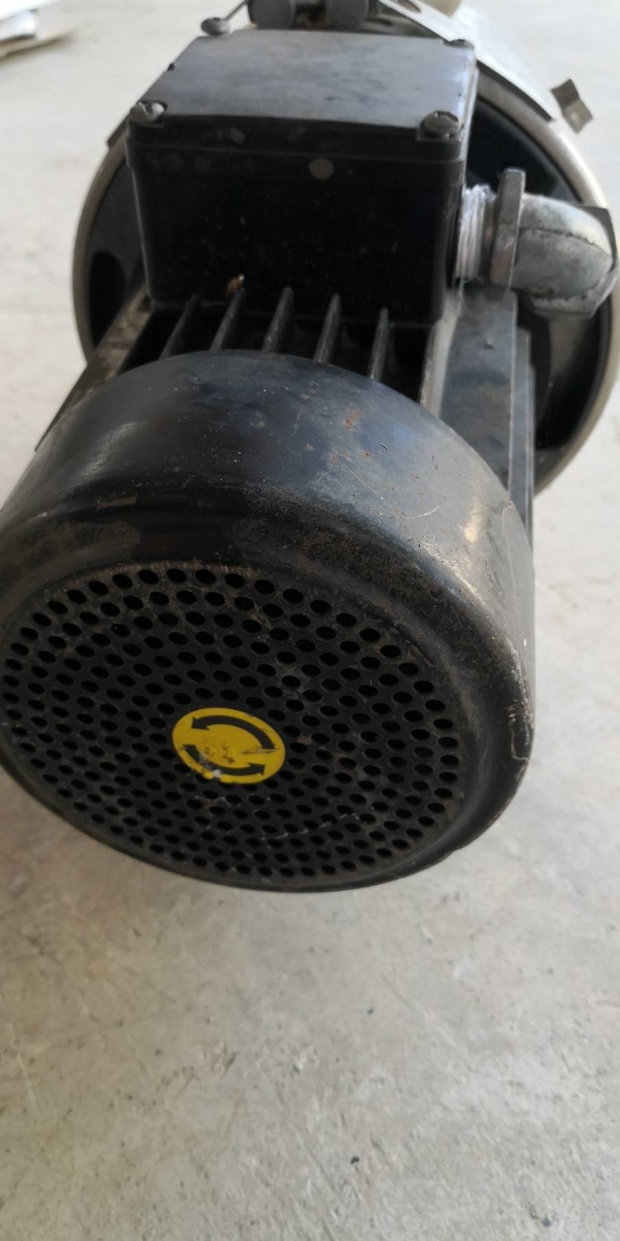ปั็มน้ำยี่ห้อ GRUNDFOS ขนาด1แรงม้าท่อสวมเข้าออก 1.5นิ้ว