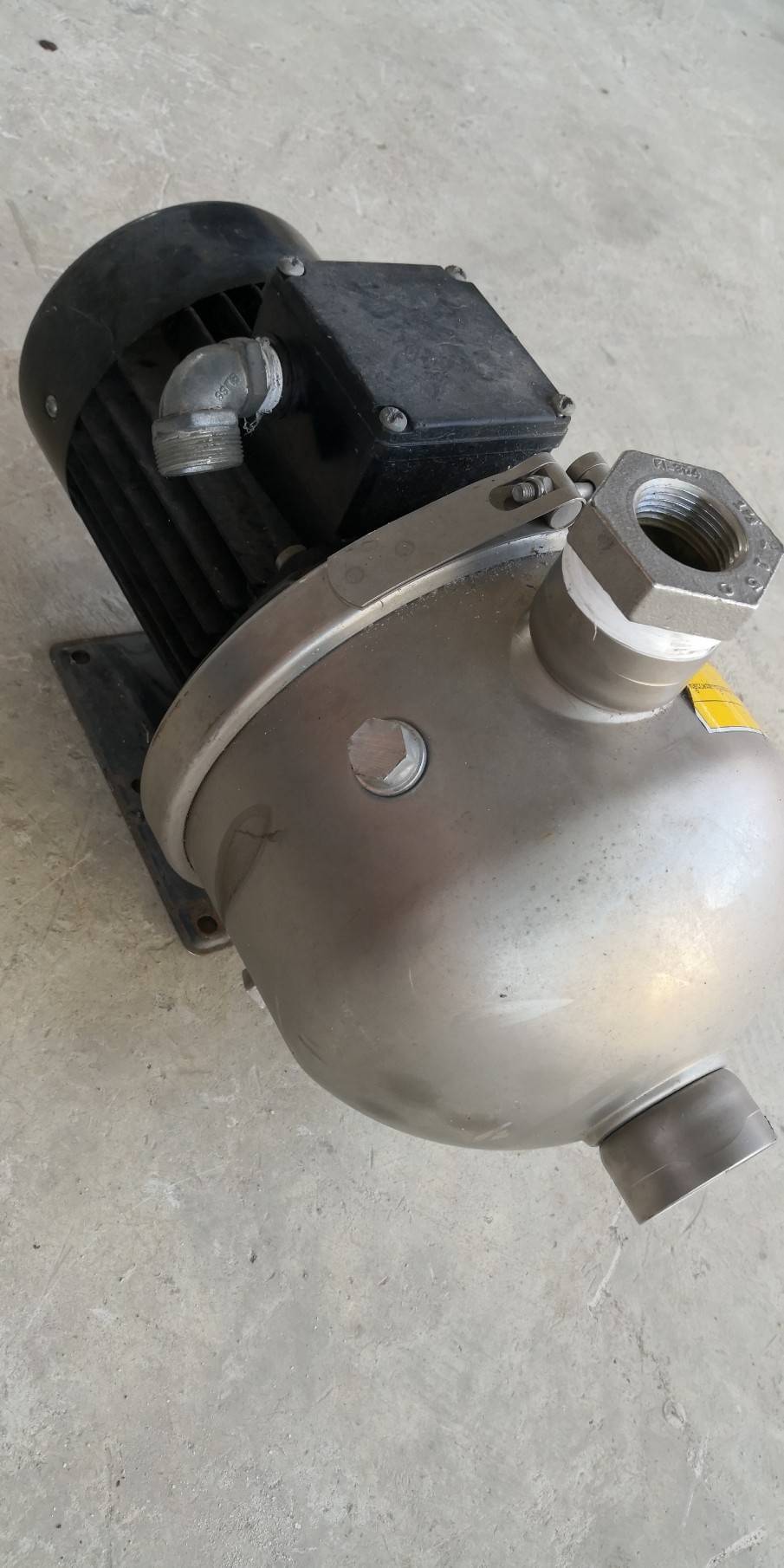 ปั็มน้ำยี่ห้อ GRUNDFOS ขนาด1แรงม้าท่อสวมเข้าออก 1.5นิ้ว