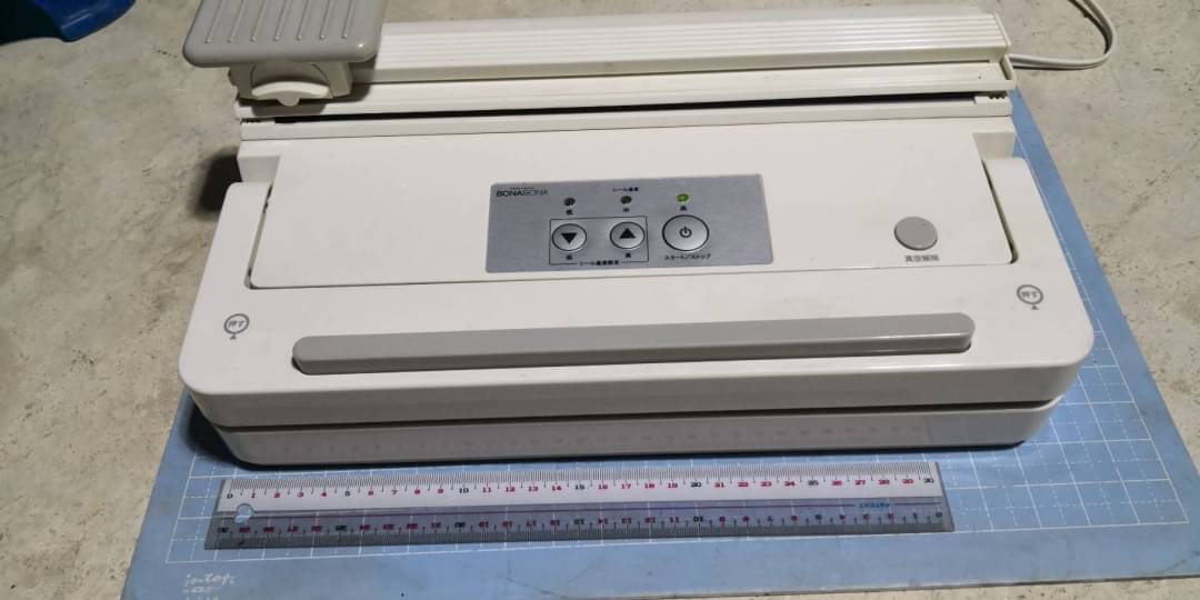 เครื่องชีลถุงระบบสูญญากาศ อัตโนมัตพร้อมตัวเลื่อนตัดถุง ใช้ไฟ100V.