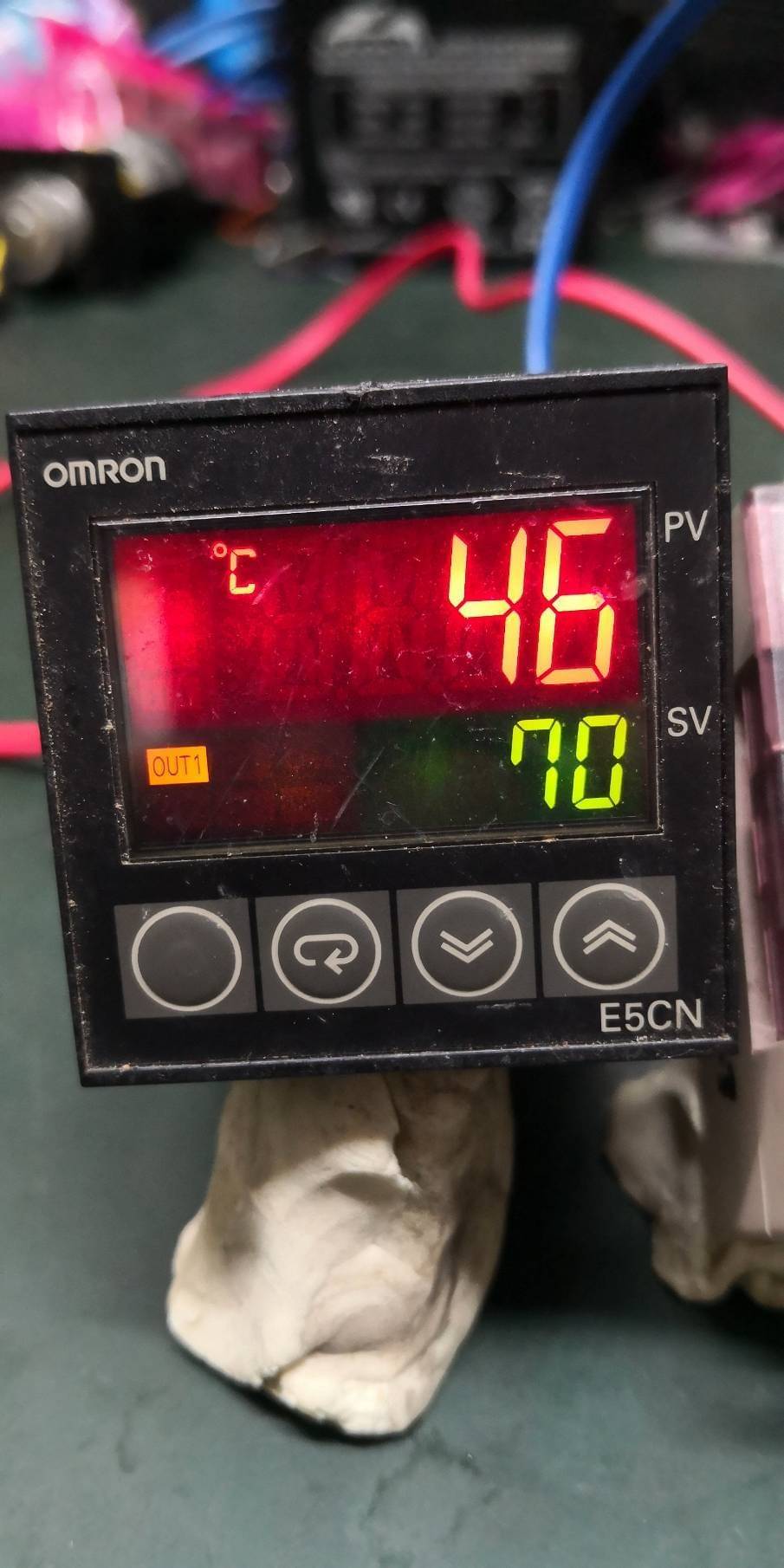 ชุดควบคุมอุณหภูมิยี่ห้อ OMRON พร้อมต่อใช้งานให้ตาม VDO ใช้งานได้เลยครบชุด มีตัวควบคุมแสดงผล , หัววัด ชุดควบคุมอุณหภูมิยี่ห้อ OMRON พร้อมต่อใช้งานให้ตาม VDO ใช้งานได้เลยครบชุด มีตัวควบคุมแสดงผล , หัววัด