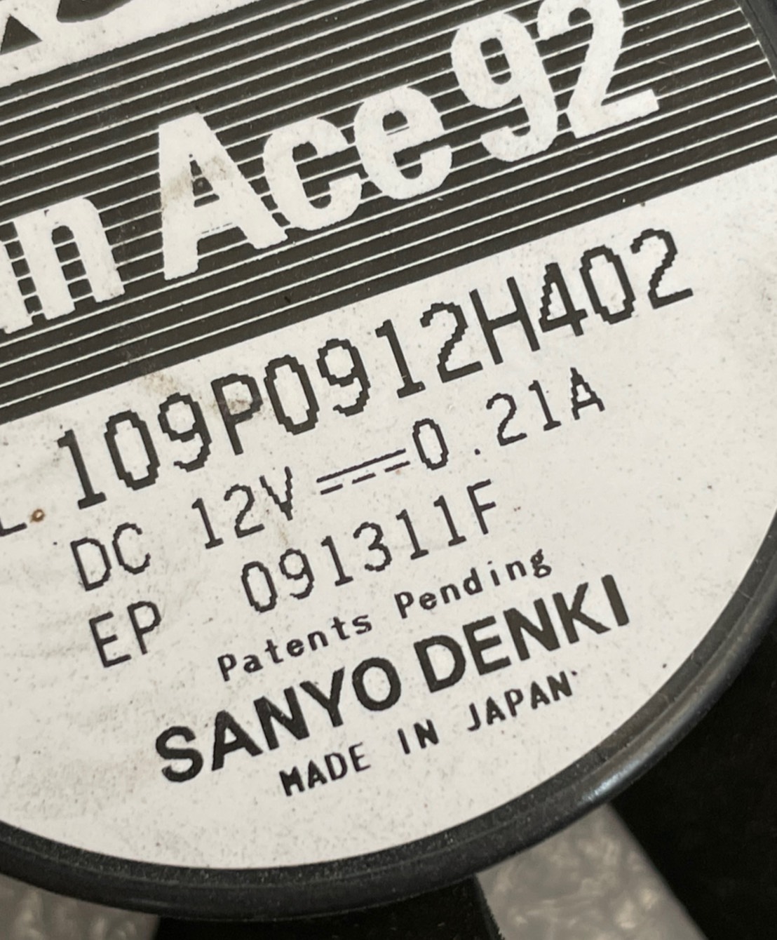พัดลมแปะติดอุปกรณ์เพื่อระบายความร้อน ยี่ห้อSANYO จากญี่ปุ่น พัดลมแปะติดอุปกรณ์เพื่อระบายความร้อน ยี่ห้อSANYO จากญี่ปุ่น