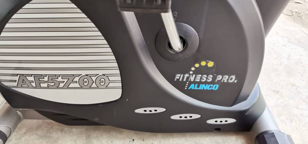 จักรยานปั่นออกกำลังกายแบบอยู่กับที่ภายในบ้าน ยี่ห้อALINCO รุ่นFITNESS PRO จักรยานปั่นออกกำลังกายแบบอยู่กับที่ภายในบ้าน ยี่ห้อALINCO รุ่นFITNESS PRO