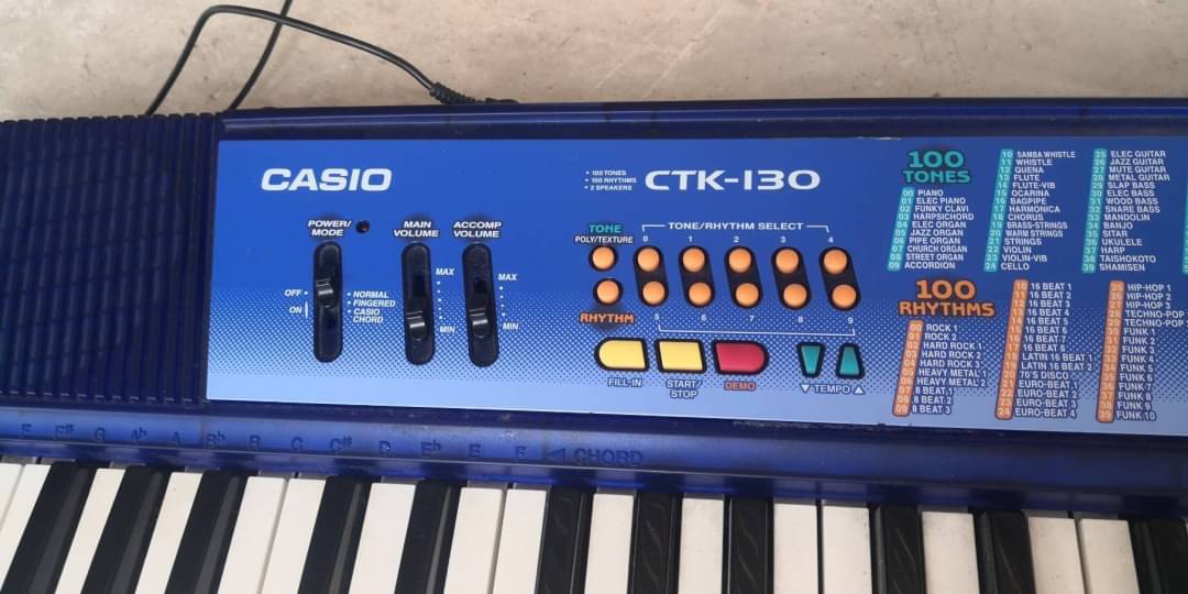 เครื่องดนตรีคีย์บอร์ดอิเล็คโทน ยี่ห้อ CASIO
