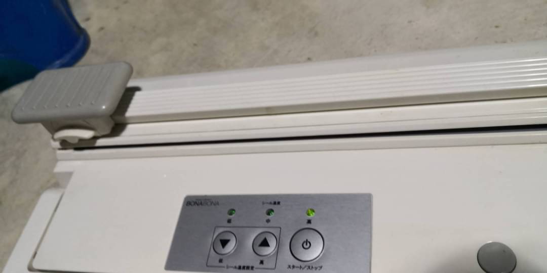 เครื่องชีลถุงระบบสูญญากาศ อัตโนมัตพร้อมตัวเลื่อนตัดถุง ใช้ไฟ100V.