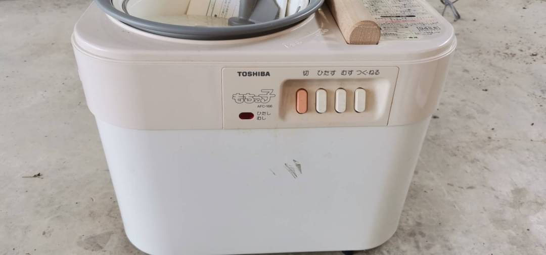 เครื่องปั่นโม่หมุนกวนผสมแป้งทำขนมจากญี่ปุ่น ยี่ห้อ TOSHIBA