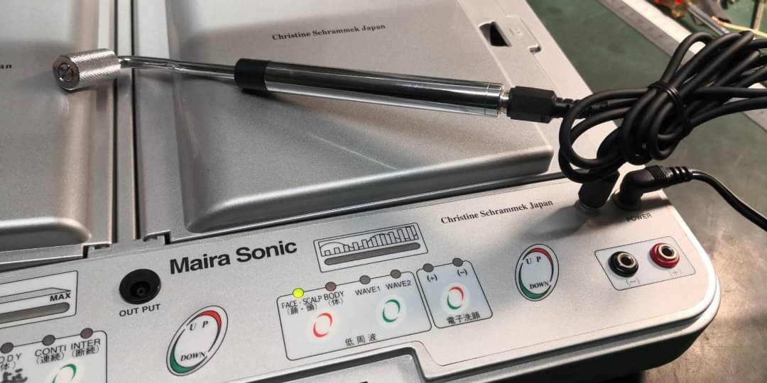 Maira Sonic เครื่องเกี่ยวกับการเสริมสวยดูแลผิวพรรณทั้งใบหน้าและร่างกายให้ดูดี By Christine Schrammek Japan มีหัวทำงานแบบต่างๆ 3 แบบ ใช้ไฟ 100 V. อุปกรณ์ครบ