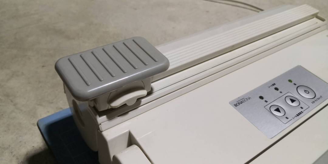 เครื่องชีลถุงระบบสูญญากาศ อัตโนมัตพร้อมตัวเลื่อนตัดถุง ใช้ไฟ100V.