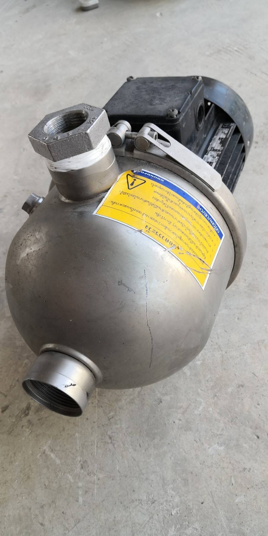 ปั็มน้ำยี่ห้อ GRUNDFOS ขนาด1แรงม้าท่อสวมเข้าออก 1.5นิ้ว