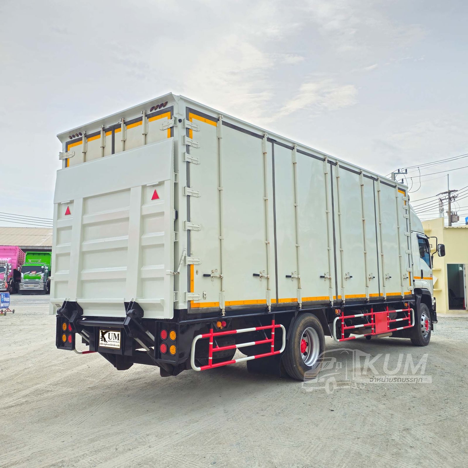สด ลด VAT หกล้อตู้สิบบาน ISUZU FTR 240 แรงม้า ปี 64 มีลิฟท์ท้าย (5105)