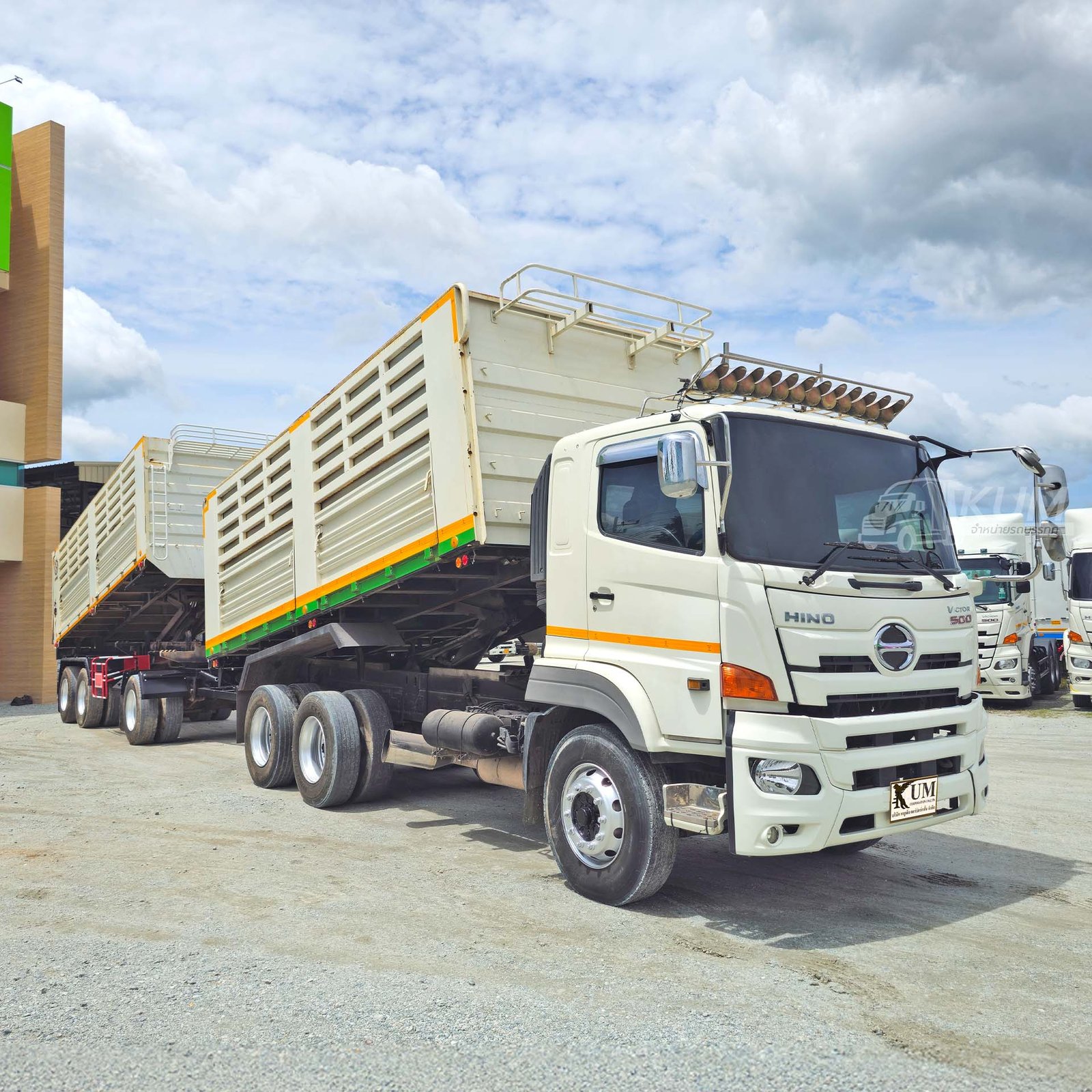 สด ลด VAT สิบล้อดั๊มพ์ HINO FM 344 แรงม้า ปี 61 + หางดั๊มพ์ สามเพลา อู่เดอะฟินิกซ์ ปี 65 (5176 3088)