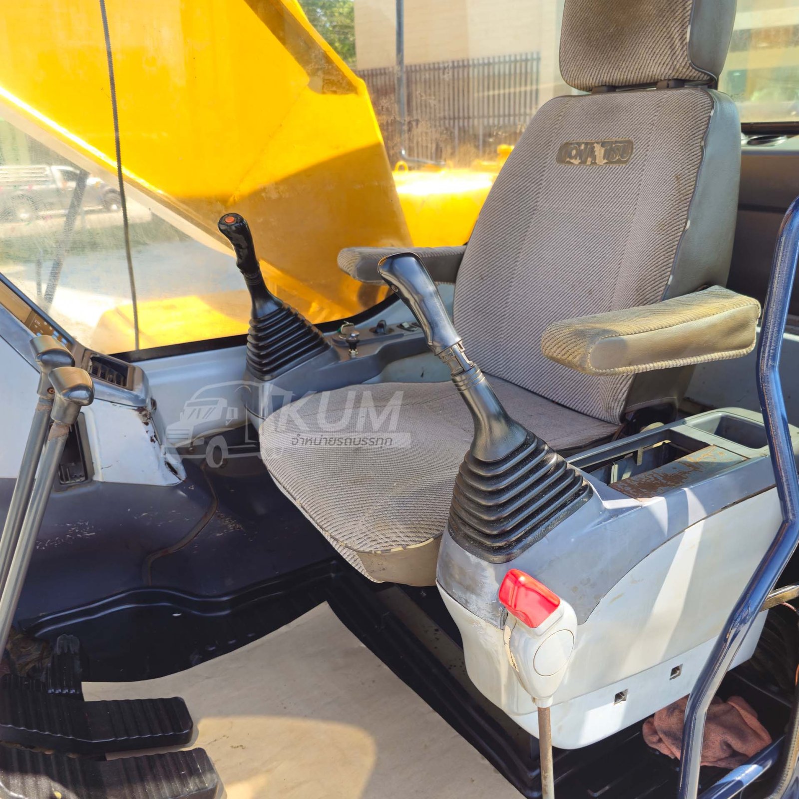 รถแบ็คโฮ KOMATSU PC200-7 150 แรงม้า ปี 48 (4599)