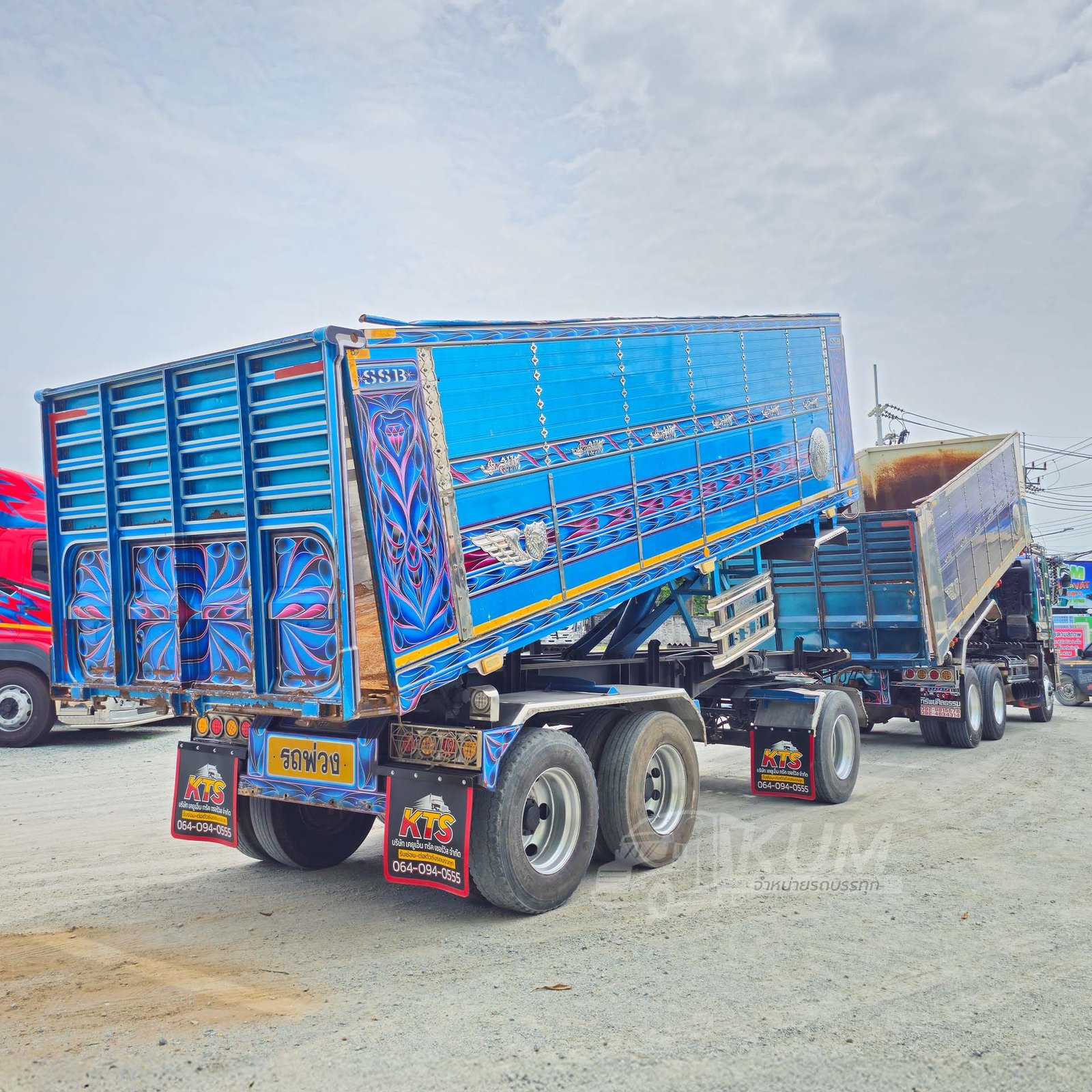 ผ่อน ลด ดอก สิบล้อดั้มพ์เกษตร ISUZU FXZ 360 แรงม้า ปี 66 + หางดั๊มพ์ สามเพลา อู่ส.สมบัติ ปี 65 สีสวย