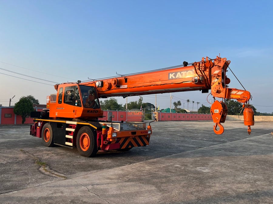 เครน 4 ล้อ KATO 20 TON เครน 4 ล้อ KATO 20 TON