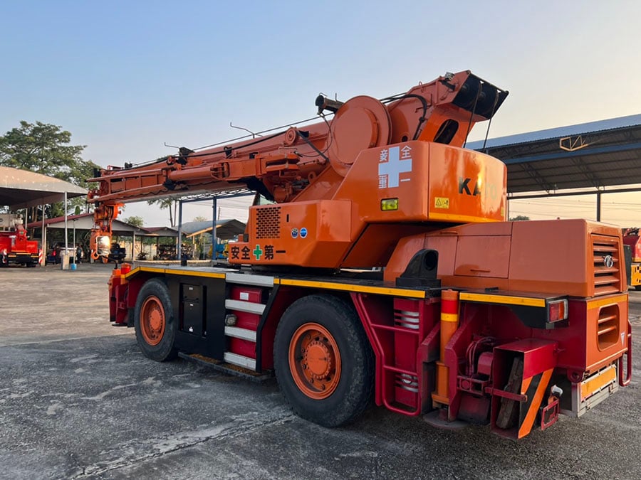 เครน 4 ล้อ KATO  20 TON