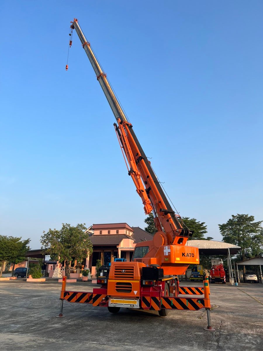 เครน 4 ล้อ KATO 20 TON เครน 4 ล้อ KATO 20 TON