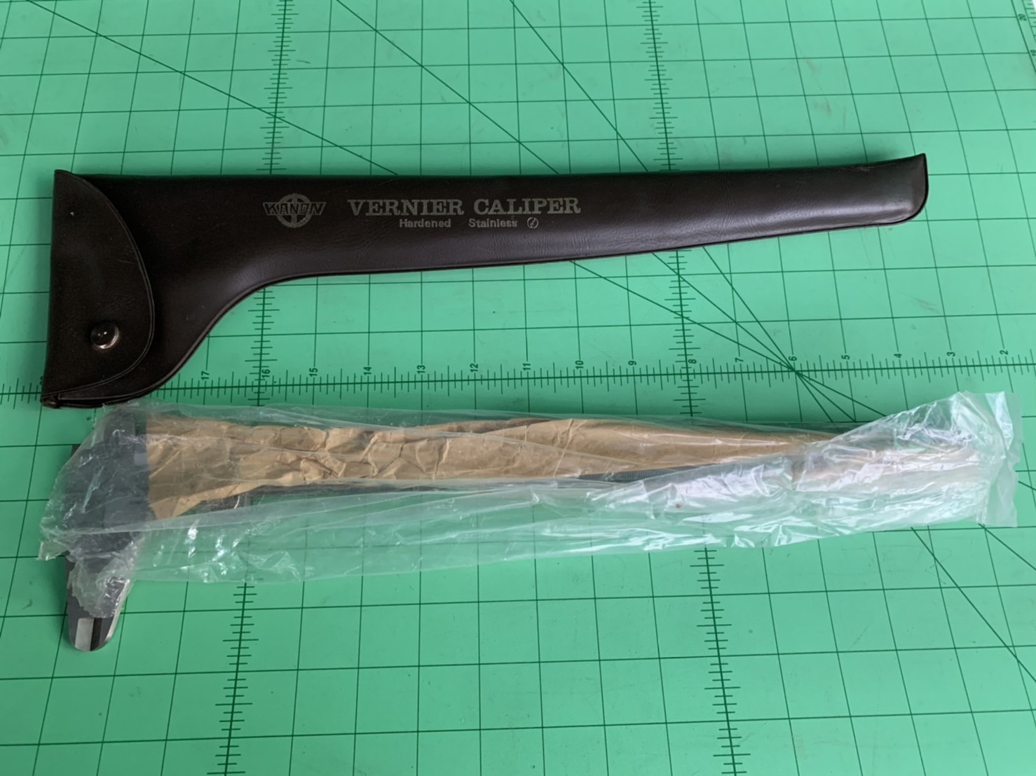 Vernier Caliper KANON TOKYO 300mm. เป็นของมือสองสภาพใหม่ครับ Vernier Caliper KANON TOKYO 300mm. เป็นของมือสองสภาพใหม่ครับ