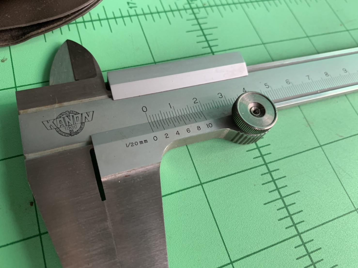 Vernier Caliper KANON TOKYO 300mm. เป็นของมือสองสภาพใหม่ครับ Vernier Caliper KANON TOKYO 300mm. เป็นของมือสองสภาพใหม่ครับ
