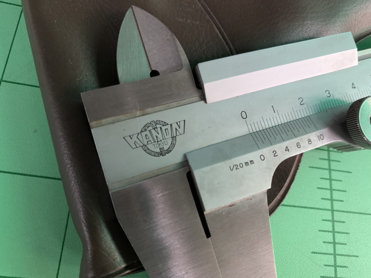 Vernier Caliper KANON TOKYO 300mm. เป็นของมือสองสภาพใหม่ครับ Vernier Caliper KANON TOKYO 300mm. เป็นของมือสองสภาพใหม่ครับ