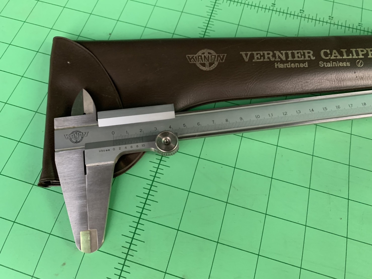 Vernier Caliper KANON TOKYO 300mm. เป็นของมือสองสภาพใหม่ครับ Vernier Caliper KANON TOKYO 300mm. เป็นของมือสองสภาพใหม่ครับ