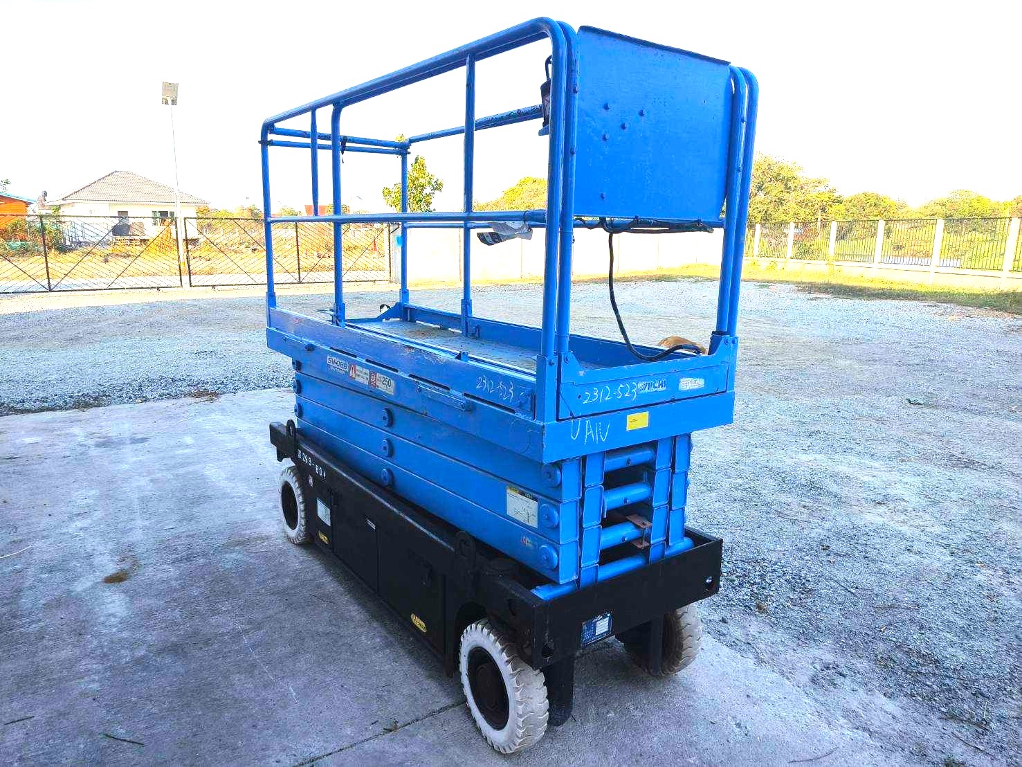 X-Lift SV08B รถกระเช้าไฟฟ้า สูง 8 เมตร โทร 080-6565422 หนิง