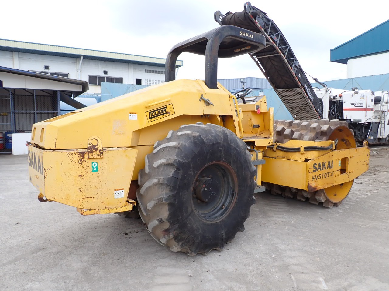 Sakai SV510 ปี2006 รถบดสั่นสะเทือน โทร. 080-6565422 หนิง Sakai SV510 ปี2006 รถบดสั่นสะเทือน โทร. 080-6565422 หนิง