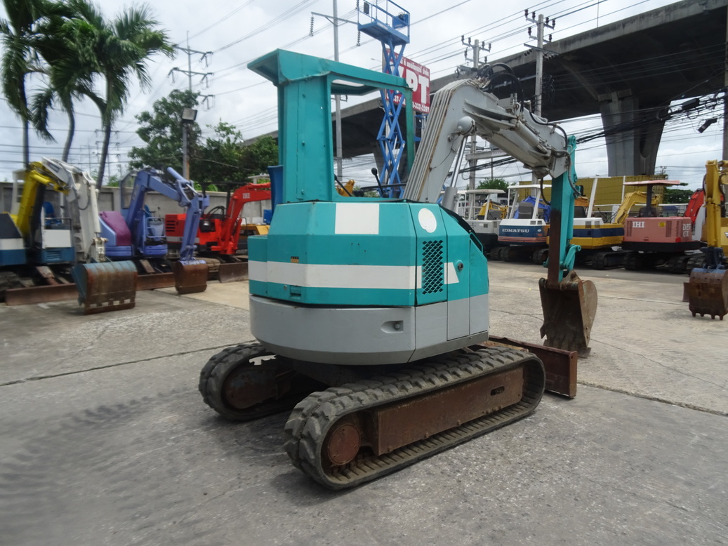 รถขุดเล็กโคมัตสุ PC28UU สภาพเดิมๆนำเข้าจากญี่ปุ่นโดยตรง รถขุดเล็กโคมัตสุ PC28UU สภาพเดิมๆนำเข้าจากญี่ปุ่นโดยตรง