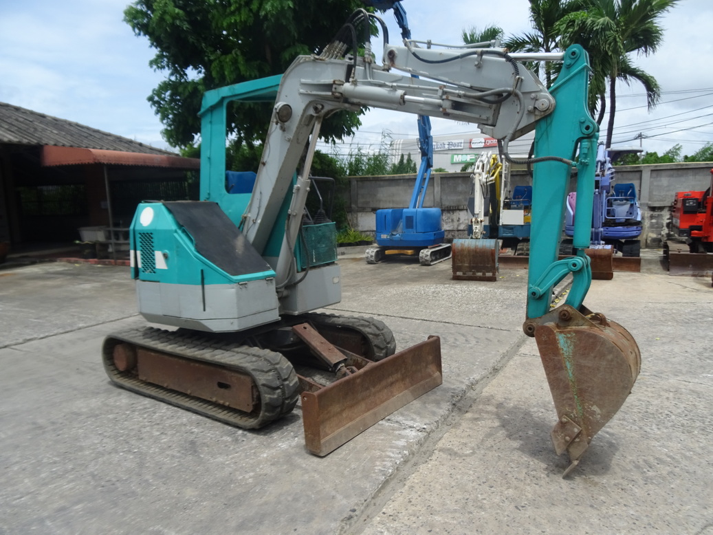 รถขุดเล็กโคมัตสุ PC28UU สภาพเดิมๆนำเข้าจากญี่ปุ่นโดยตรง รถขุดเล็กโคมัตสุ PC28UU สภาพเดิมๆนำเข้าจากญี่ปุ่นโดยตรง