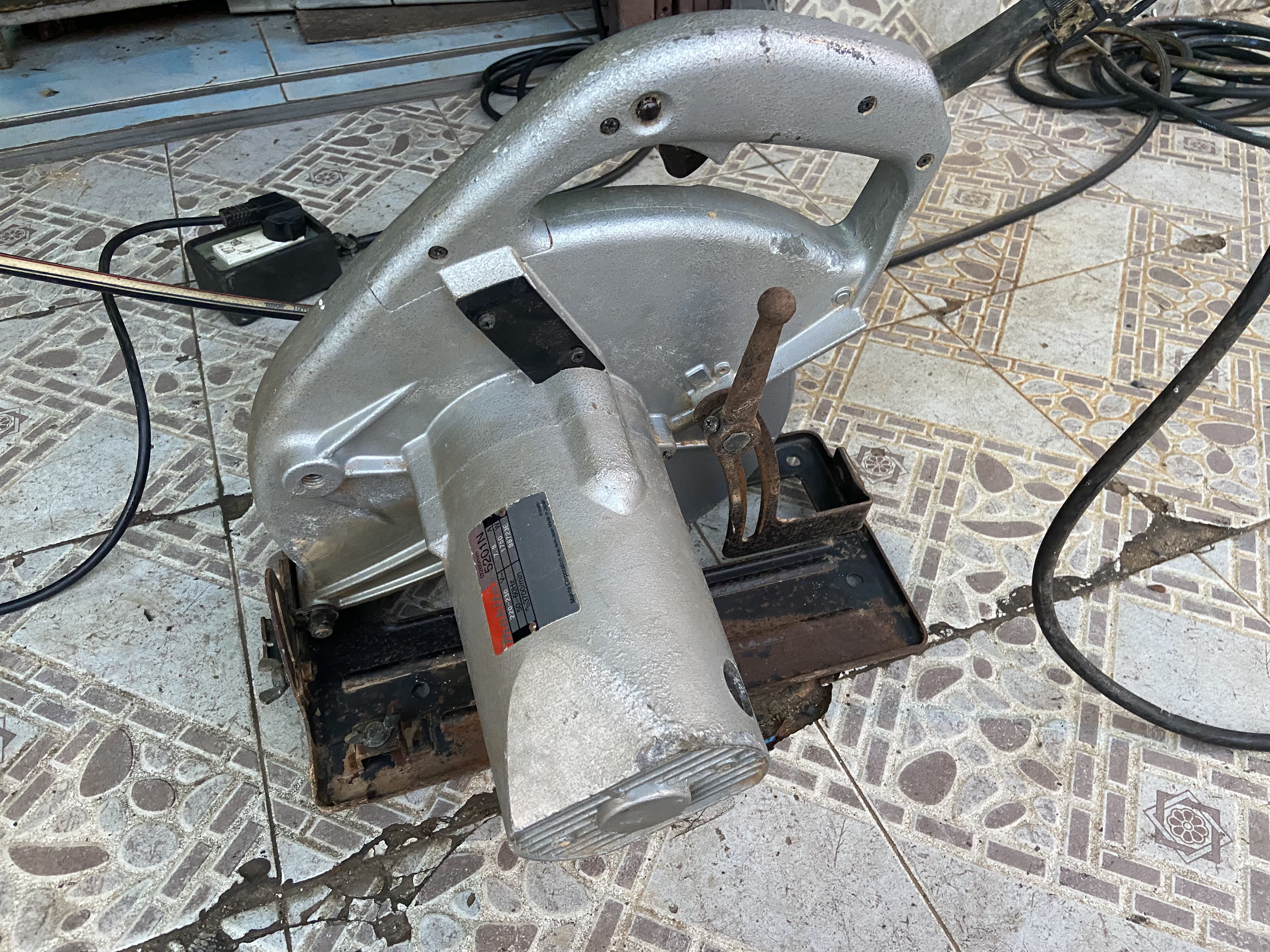 ขายเลื่อยวงเดือน 10นิ้ว makita ของแท้สภาพสวยครับ ขายเลื่อยวงเดือน 10นิ้ว makita ของแท้สภาพสวยครับ