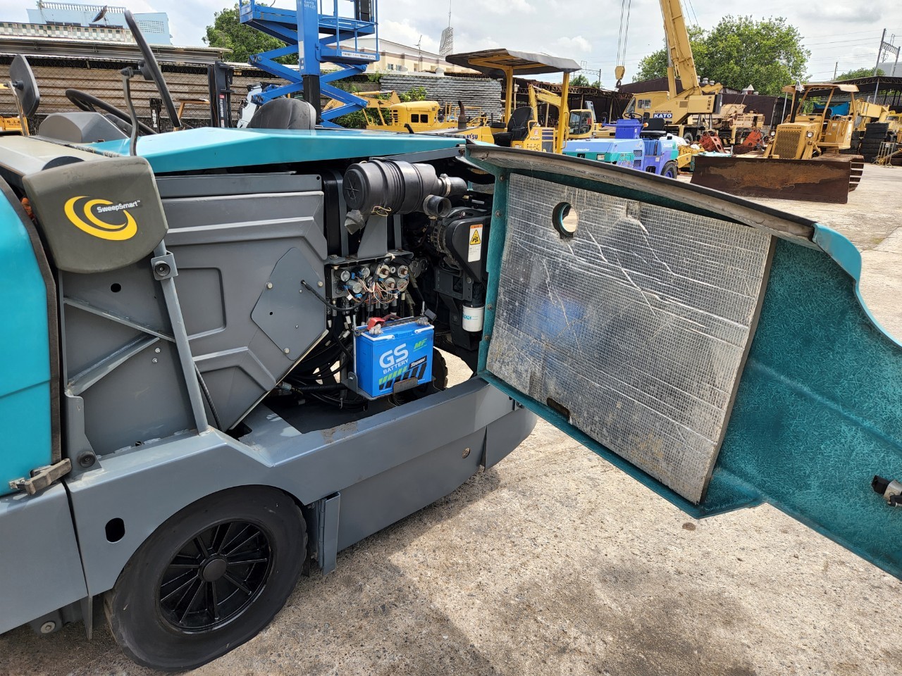 รถกวาดถนน KOMATSU S30 พร้อมใช้งาน สอบถามเพิ่มเติมที่คุณชัญญา