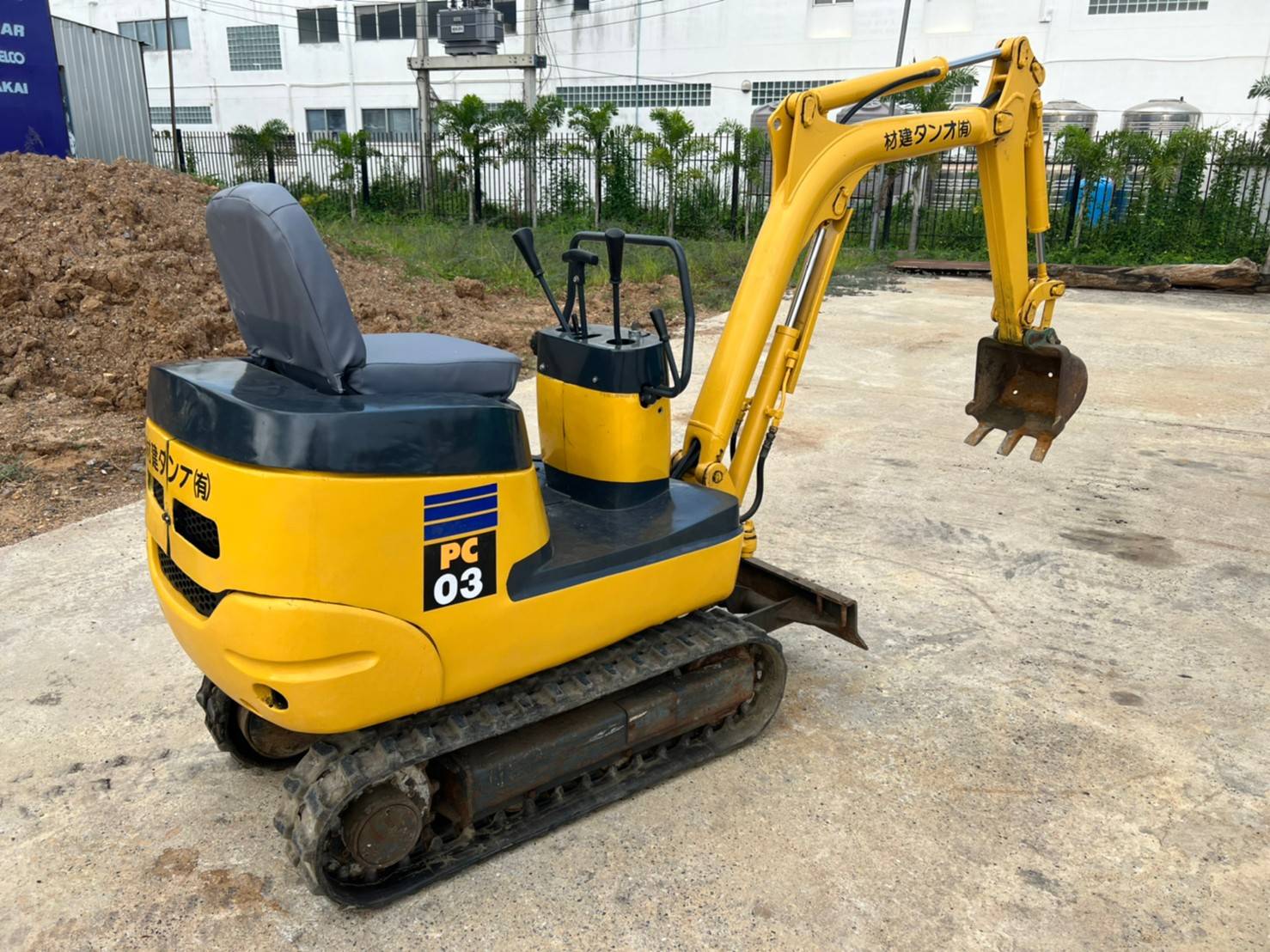 รถขุดเล็ก KOMATSU PC03-2F ใหม่ล่าสุด นำเข้าจากญี่ปุ่นไม่เคยใช้ในไทย พร้อมใช้งาน รถขุดเล็ก KOMATSU PC03-2F ใหม่ล่าสุด นำเข้าจากญี่ปุ่นไม่เคยใช้ในไทย พร้อมใช้งาน