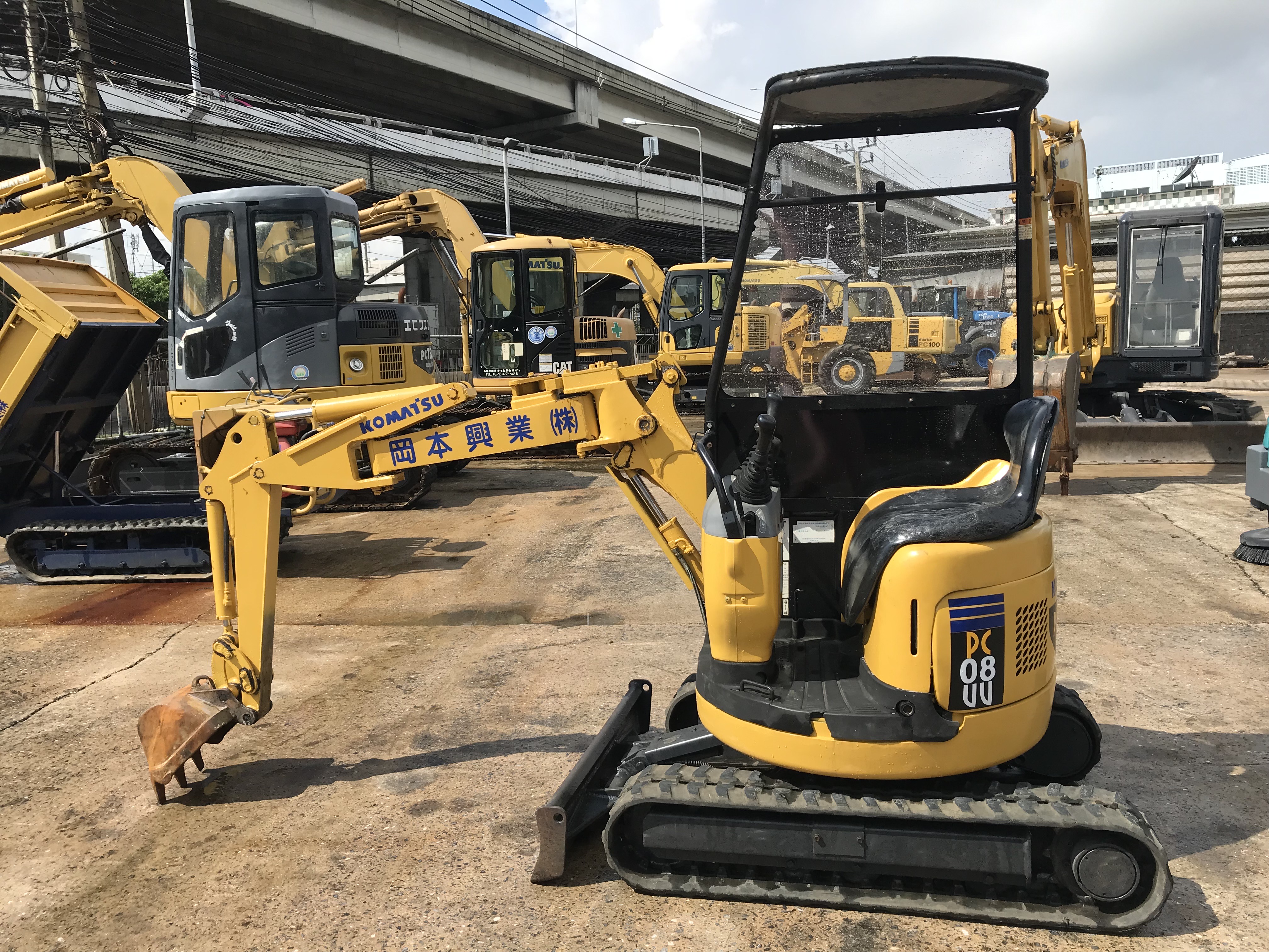 รถขุดขนาดเล็ก KOMATSU PC08UU-1 มาคันอีกคันนะคะพร้อมใช้งาน สอบถามเพิ่มเติมที่คุณชัญญา รถขุดขนาดเล็ก KOMATSU PC08UU-1 มาคันอีกคันนะคะพร้อมใช้งาน สอบถามเพิ่มเติมที่คุณชัญญา