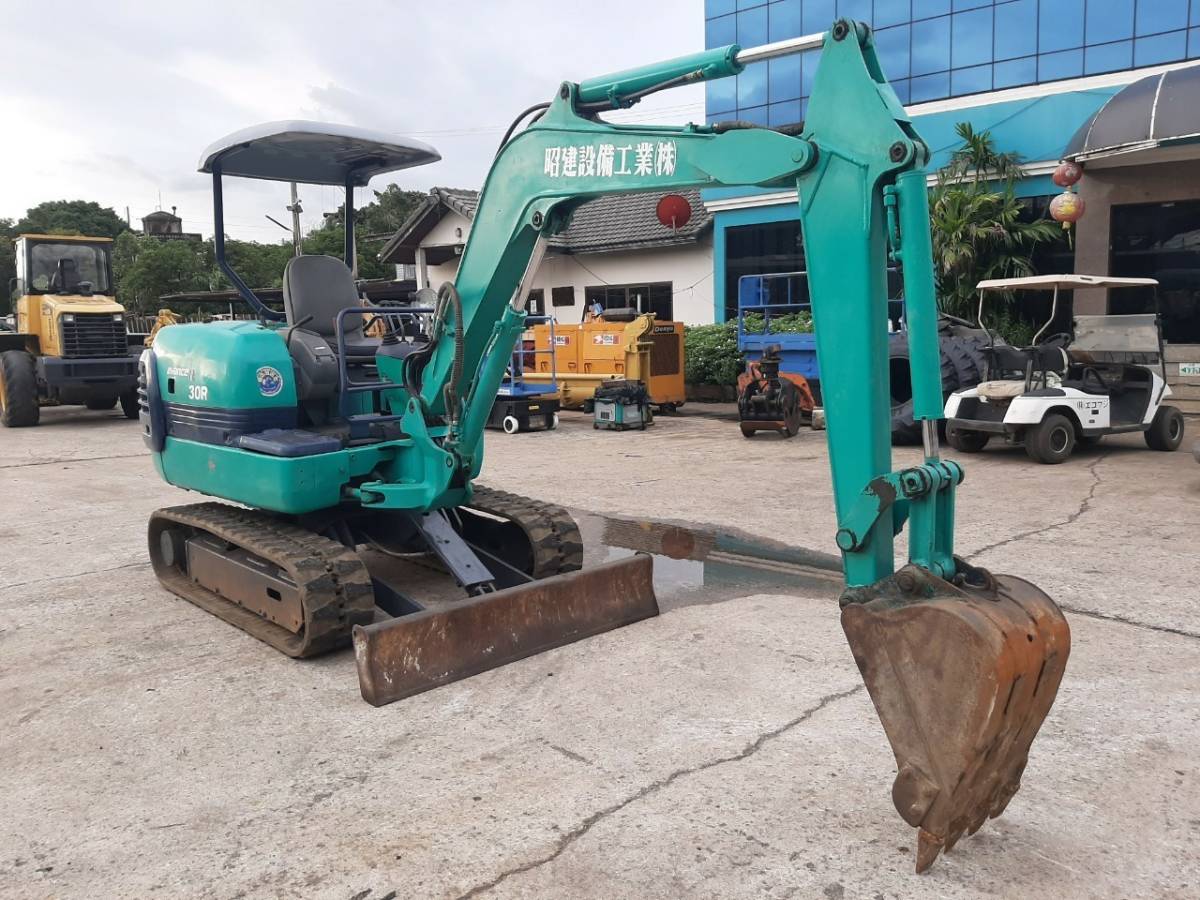 รถขุด KOMATSU PC27R-8 พร้อมใช้งาน ไม่เคยใช้งานในไทย นำเข้าจากญี่ปุ่น คันนี้เท่ากับ PC30