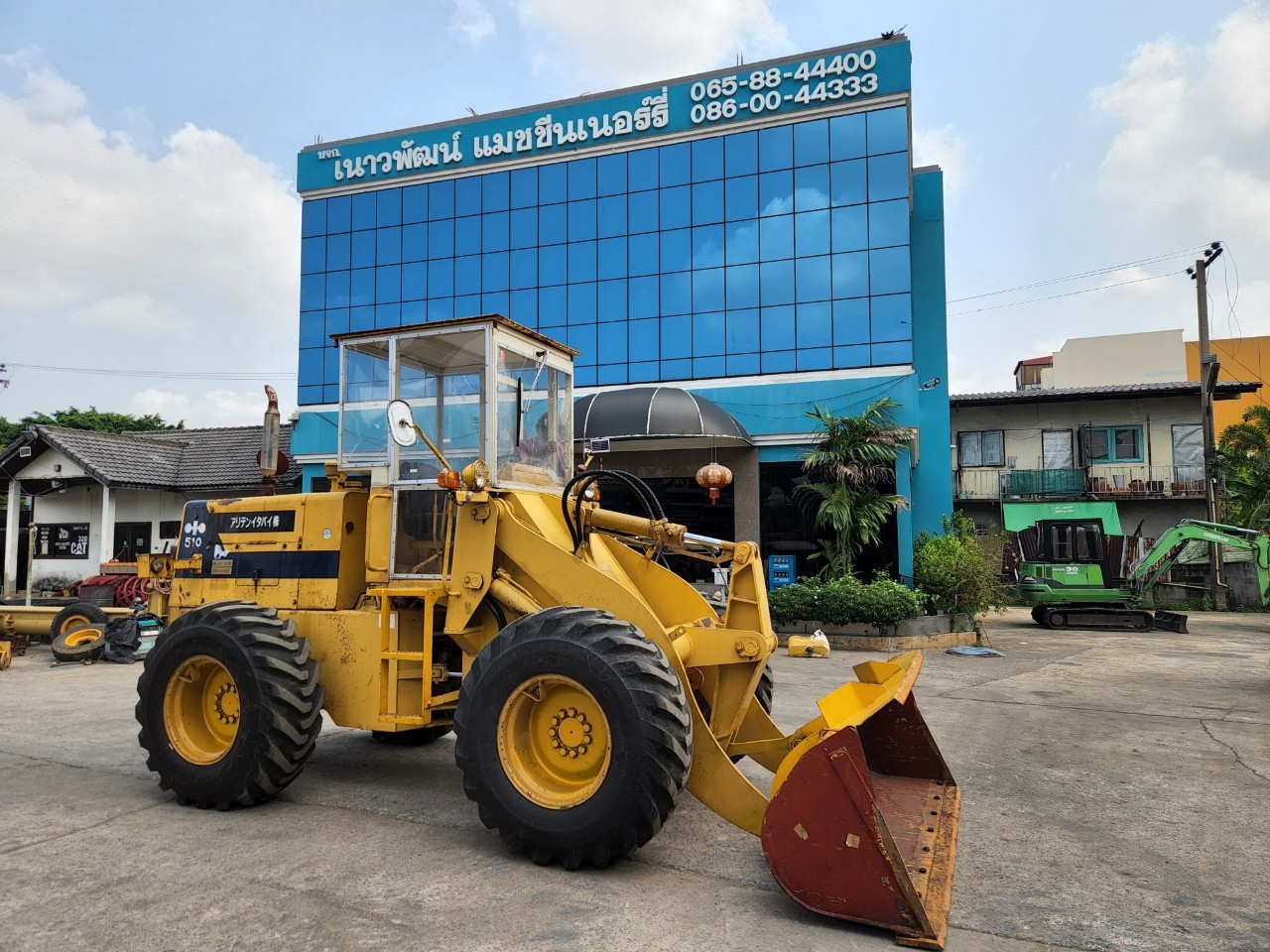 รถตักมือสอง KOMATSU  510  นําเข้าจาก ญี่ปุ่นสภาพพร้อมใช้งาน