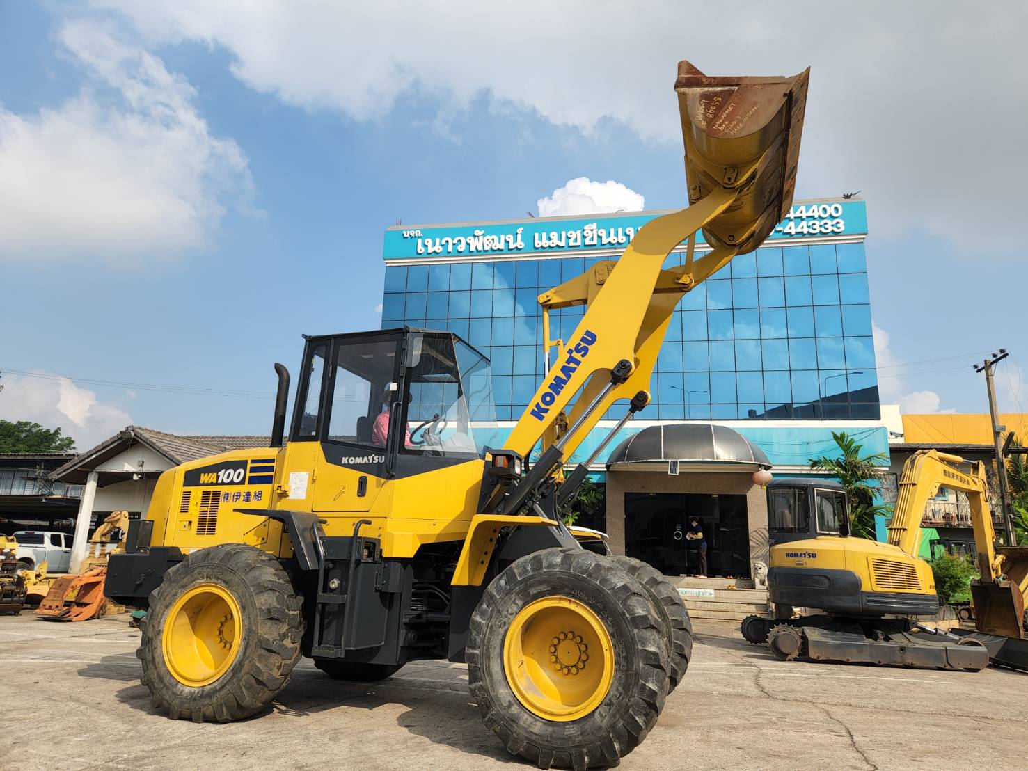 รถตัก KOMATSU WA100-7 คันนี้แขนยาว นำเข้าจากญี่ปุ่น ไม่เคยใช้ในไทย ใช้งานมาน้อย รถตัก KOMATSU WA100-7 คันนี้แขนยาว นำเข้าจากญี่ปุ่น ไม่เคยใช้ในไทย ใช้งานมาน้อย