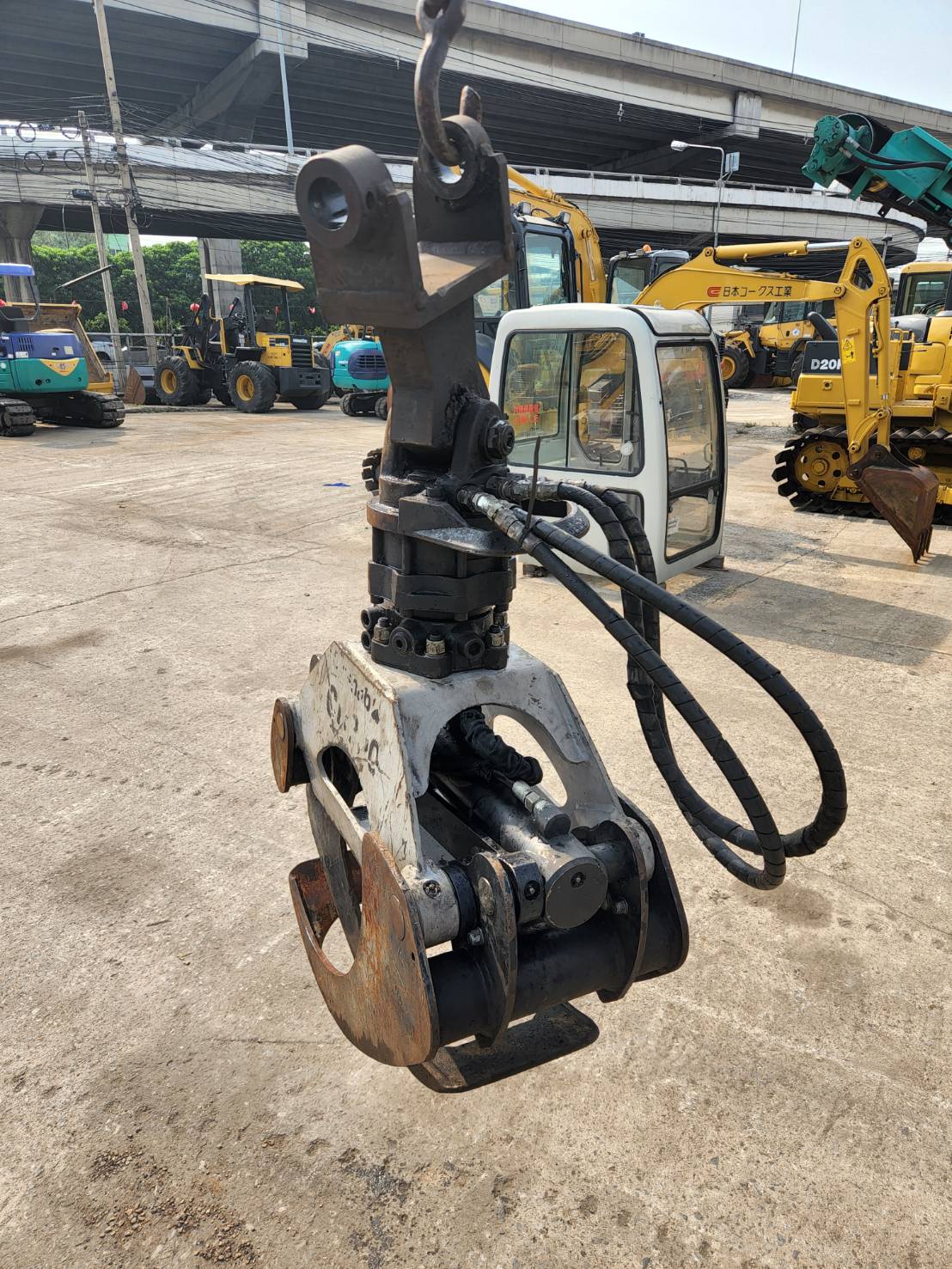 ตัวคีบหมุนได้ ใช้แล้วนำเข้าจากญี่ปุ่น สอบถามเพิ่มเติมที่คุณชุมพล 0860044333
