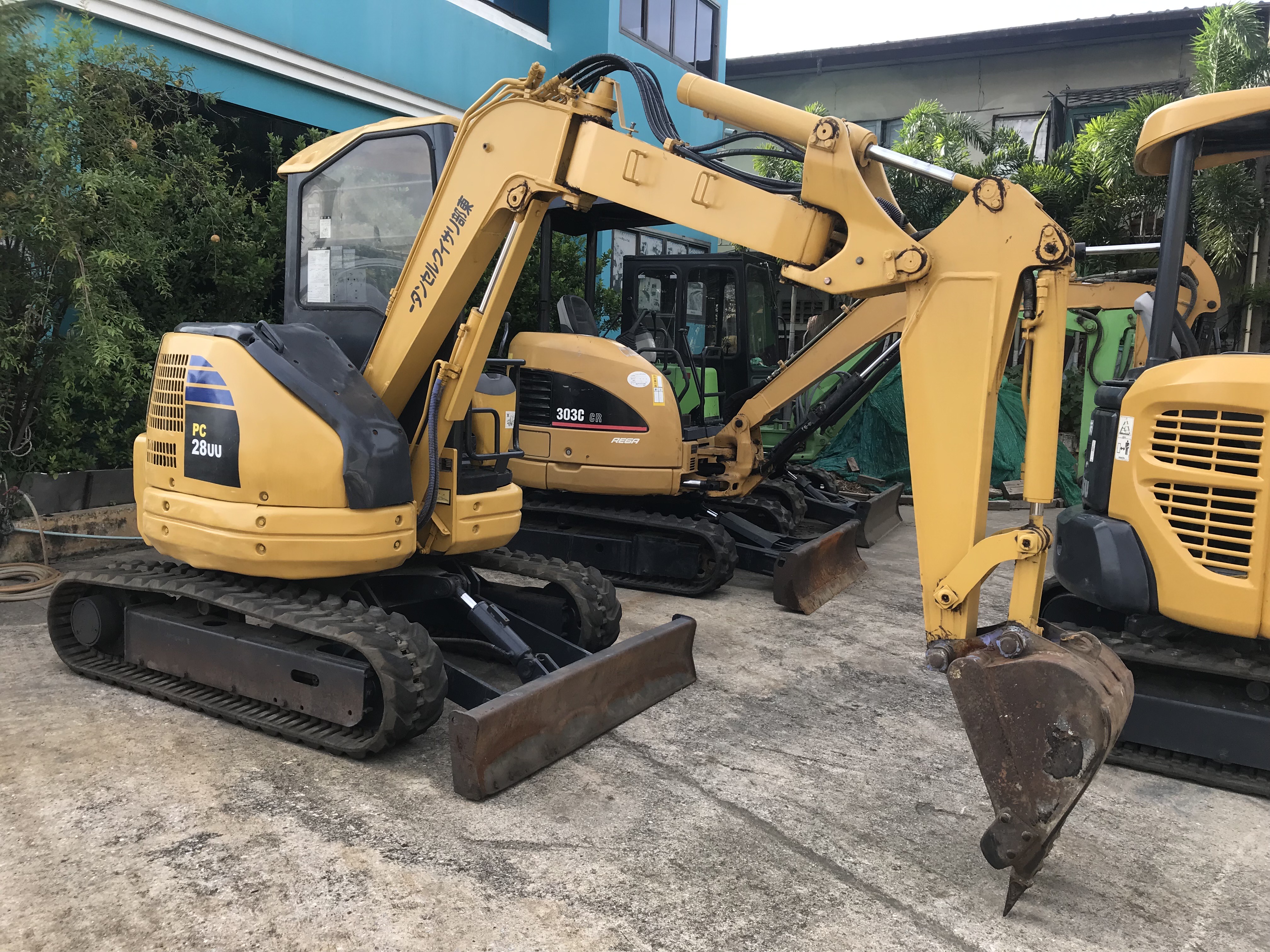 รถขุด KOMATSU PC28UU-2E พร้อมใช้งาน สอบถามเพิ่มเติมที่คุณชัญญา รถขุด KOMATSU PC28UU-2E พร้อมใช้งาน สอบถามเพิ่มเติมที่คุณชัญญา