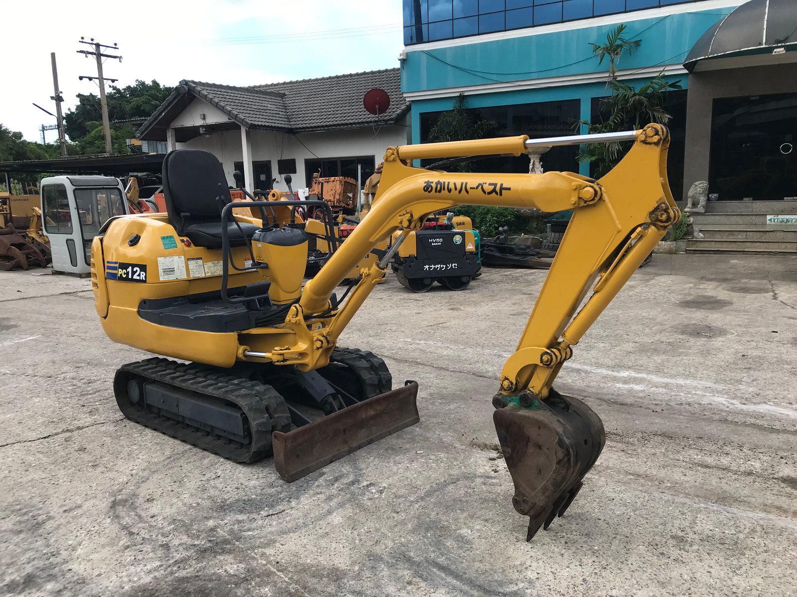 รถขุด KOMATSU PC12R-8 พร้อมใช้งาน สอบถามที่คุณครีม 0658844400