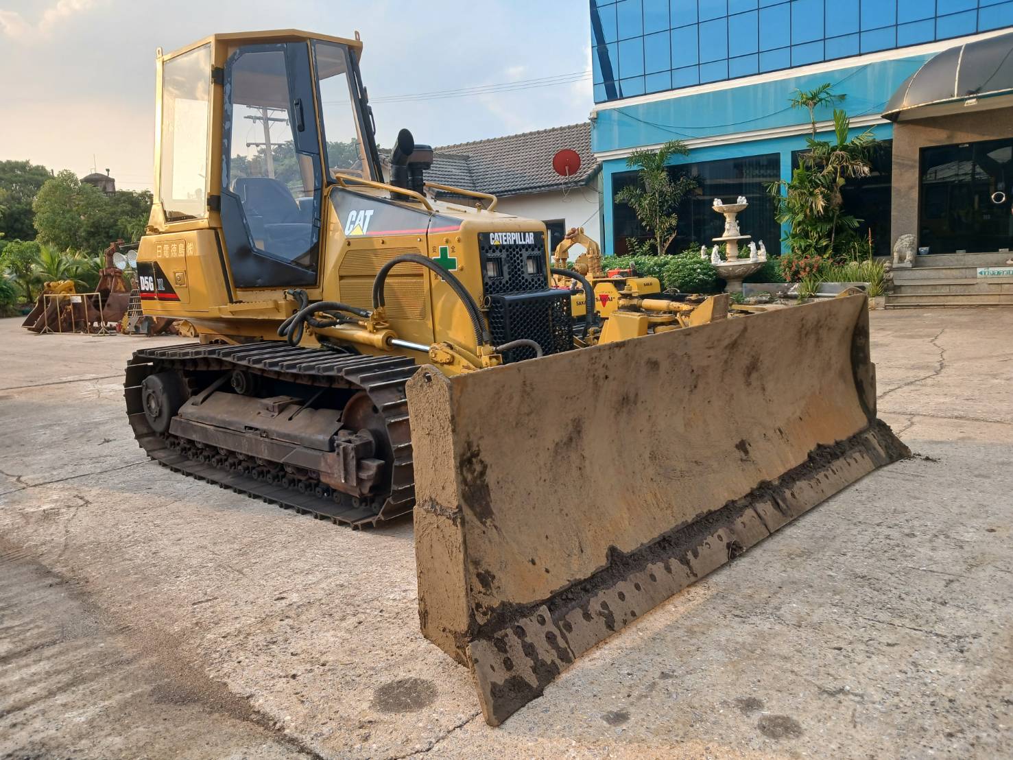 รถแทรคเตอร์ CAT D5GXL ใบมีด 6 ทิศทาง สอบถามที่คุณครีม 0658844400
