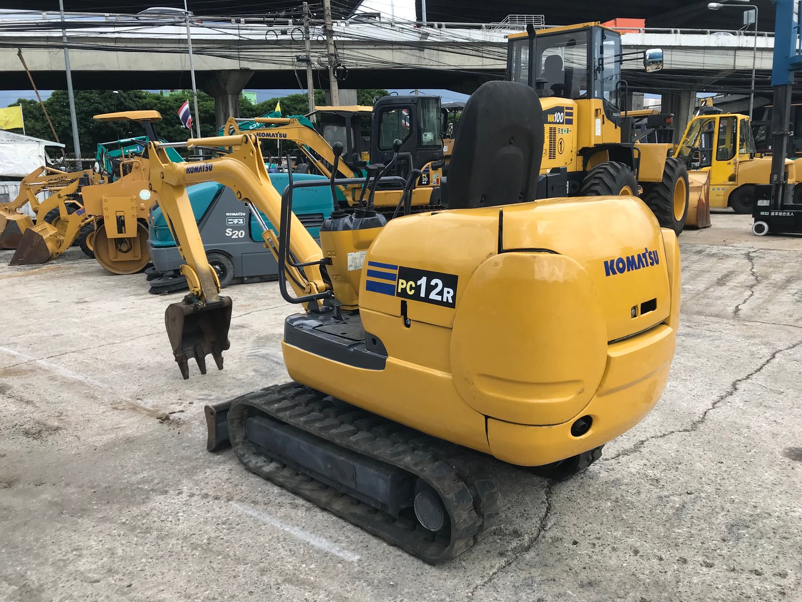 รถขุด KOMATSU PC12R-8 พร้อมใช้งาน สอบถามที่คุณครีม 0658844400