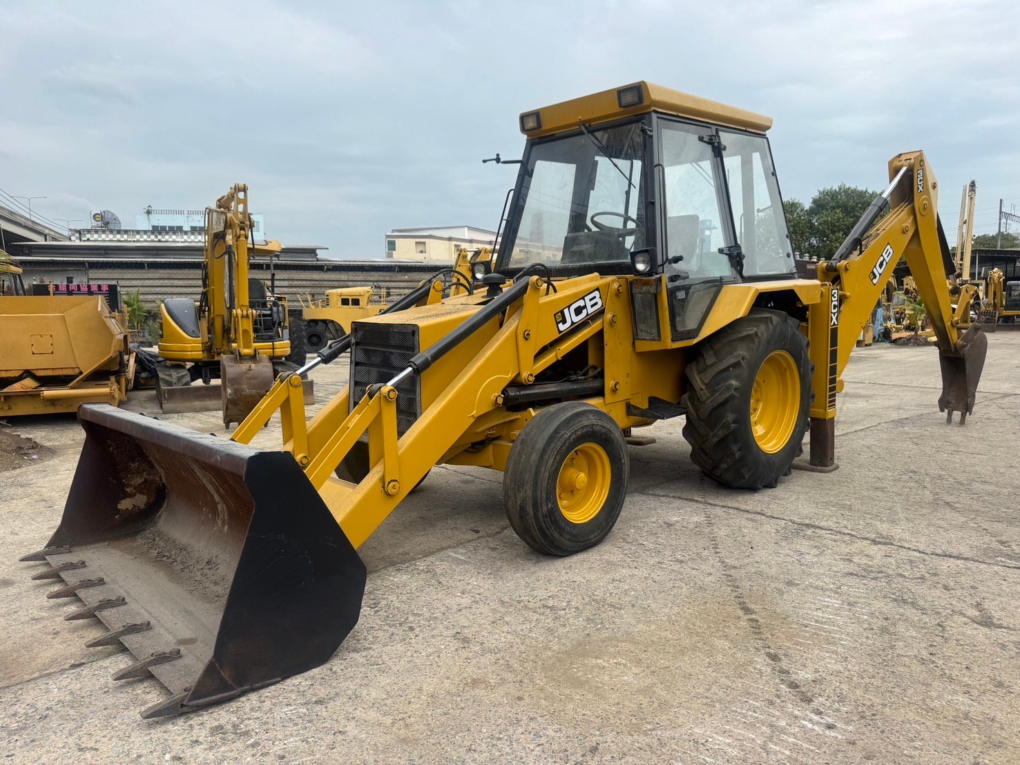 รถตักหน้าขุดหลัง JCB 3CX ใหม่ล่าสุด สอบถามที่คุณครีม 0658844400