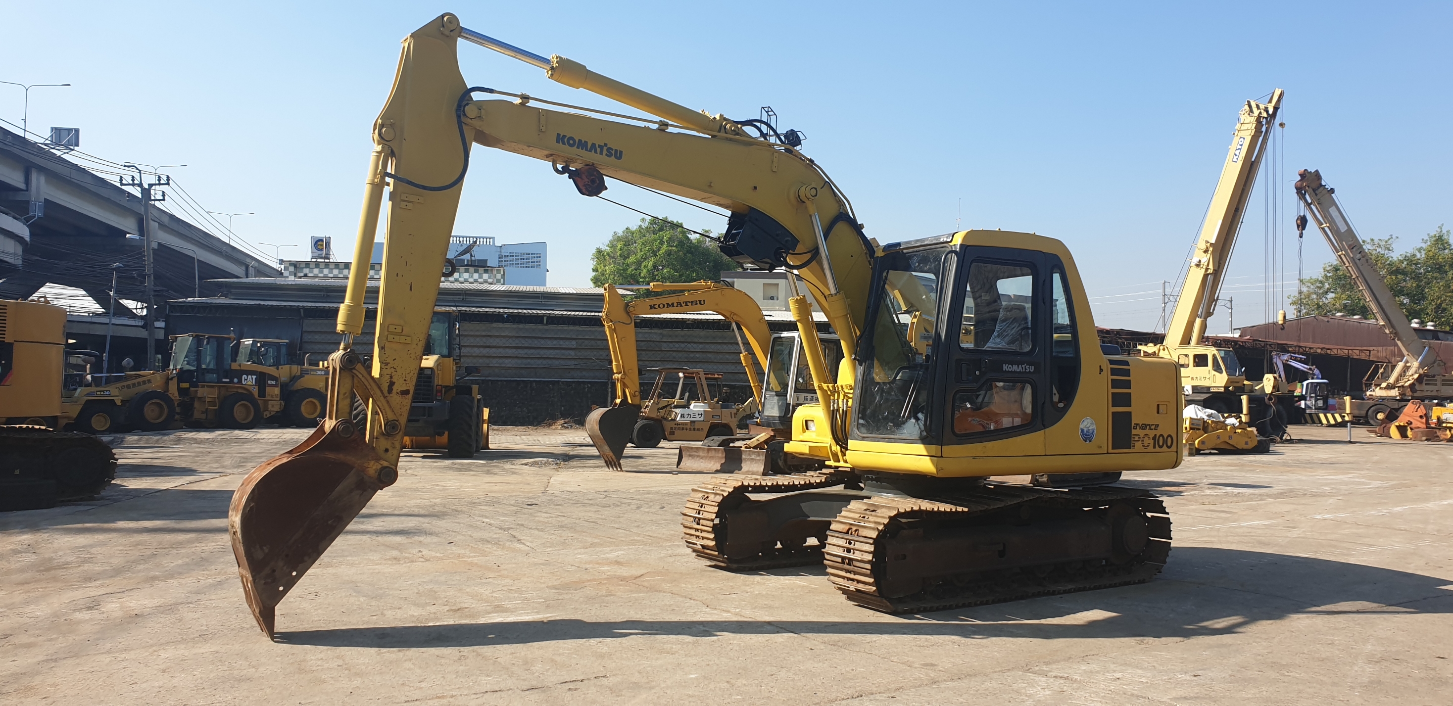 รถขุด KOMATSU PC100-6 มีวิ้น รถสวยมาก สอบถามเพิ่มเติมที่คุณชัญญา