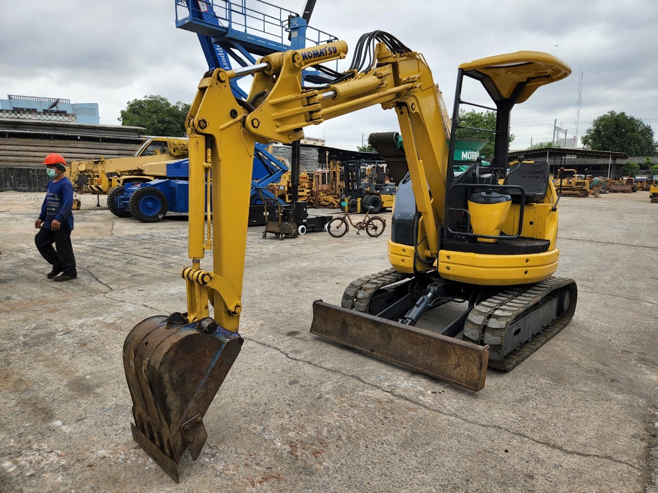 รถขุด KOMATSU PC28UU-2 พร้อมใช้งาน นำเข้าจากญี่ปุ่นไม่เคยใช้ในไทย ชั่วโมงการทำงานน้อย