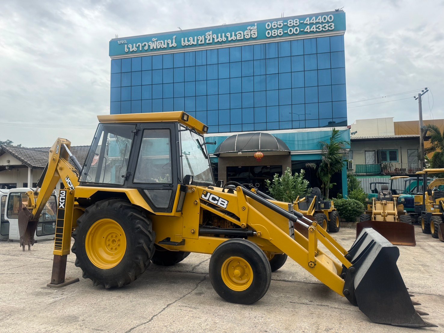 รถตักหน้าขุดหลัง JCB 3CX ใหม่ล่าสุด สอบถามที่คุณครีม 0658844400