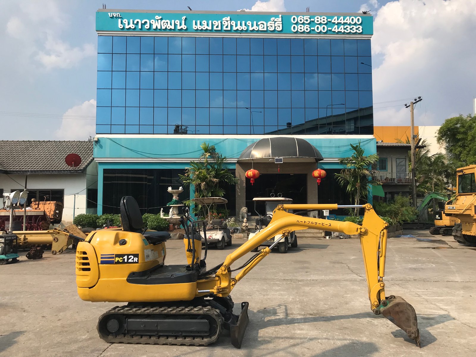 รถขุดมือสอง KOMATSU PC12R-8 นำเข้าจากญี่ปุ่น ใช้งานมาน้อย รถสวยมาก