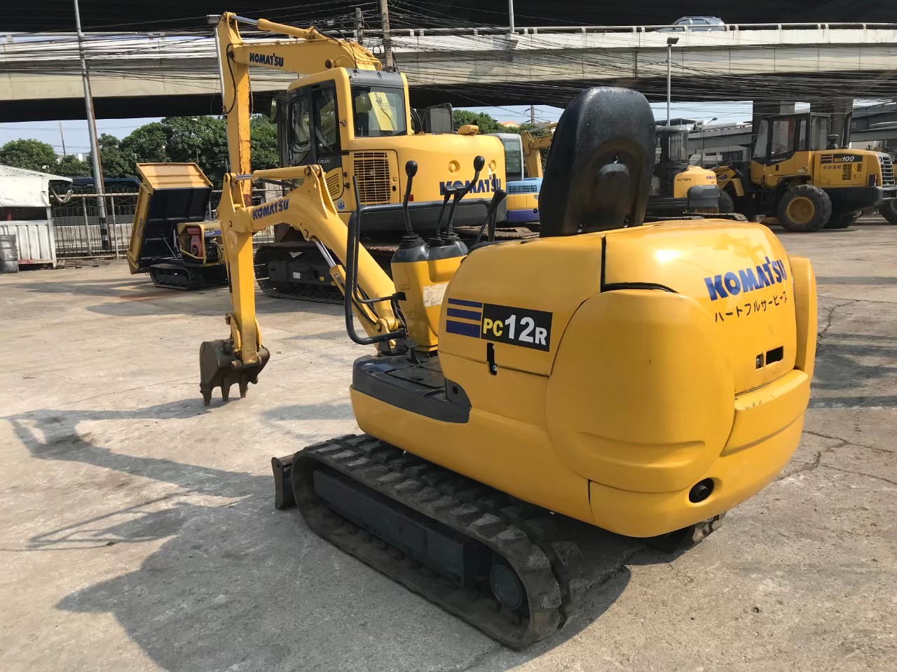 รถขุดมือสอง  KOMATSU  PC12R-8  นําเข้าจากญี่ปุ่นสภาพพร้อมใช้งาน